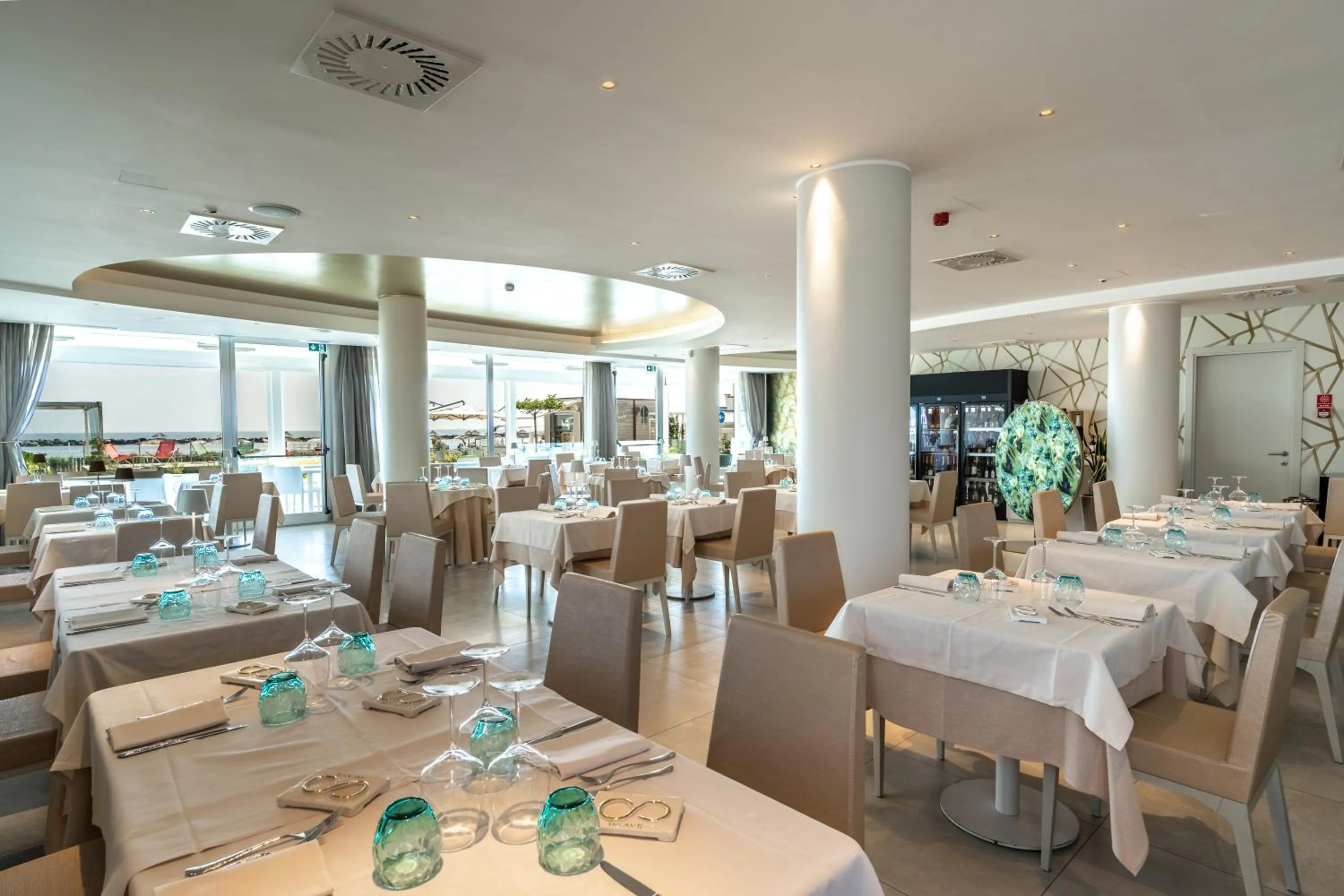 Restaurant/places to eat in Hotel Savini