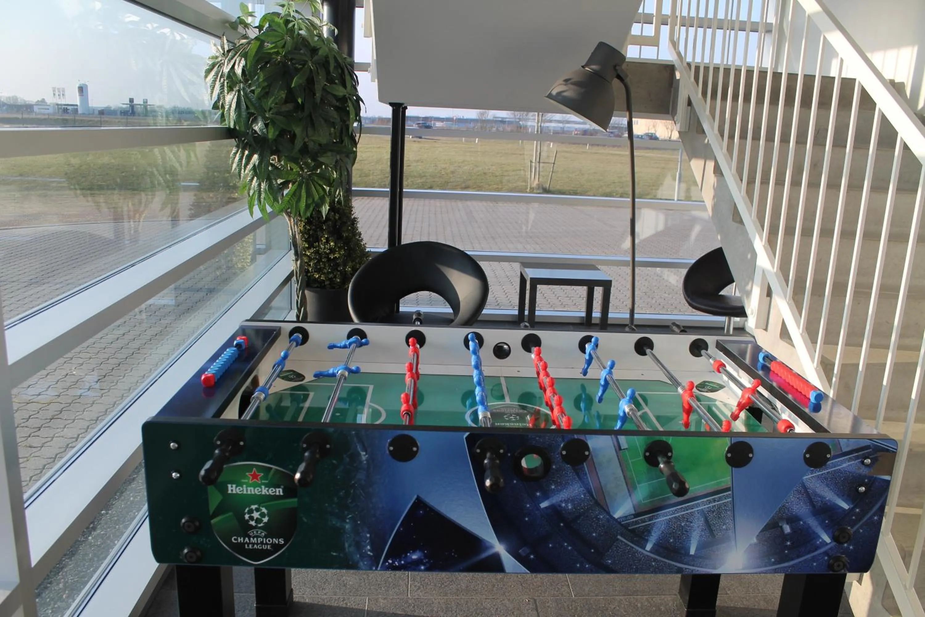 Entertainment in Motel X