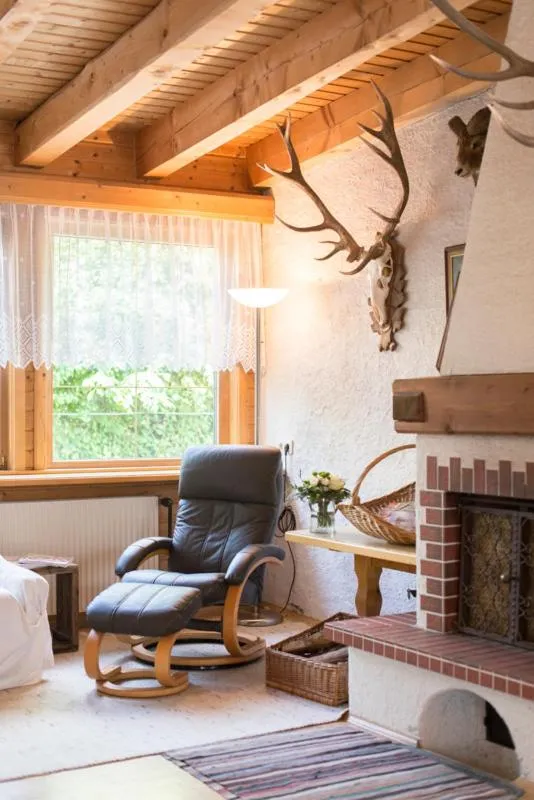 Communal lounge/ TV room in Gasthaus zur Waldschenke