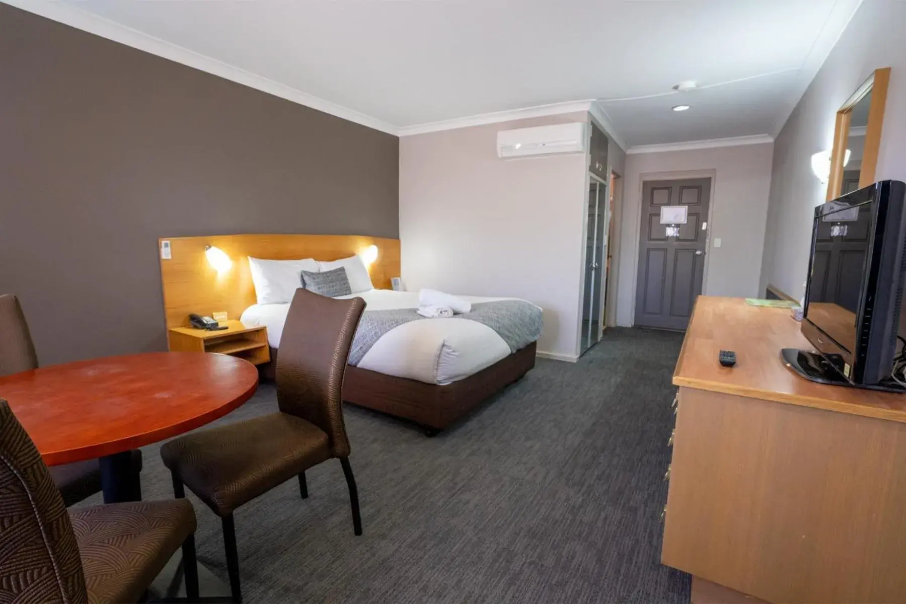 Executive Queen Room in Hospitality Kalgoorlie, SureStay Collection by Best Western Executive Queen Room in Hospitality Kalgoorlie, SureStay Collection by Best Western