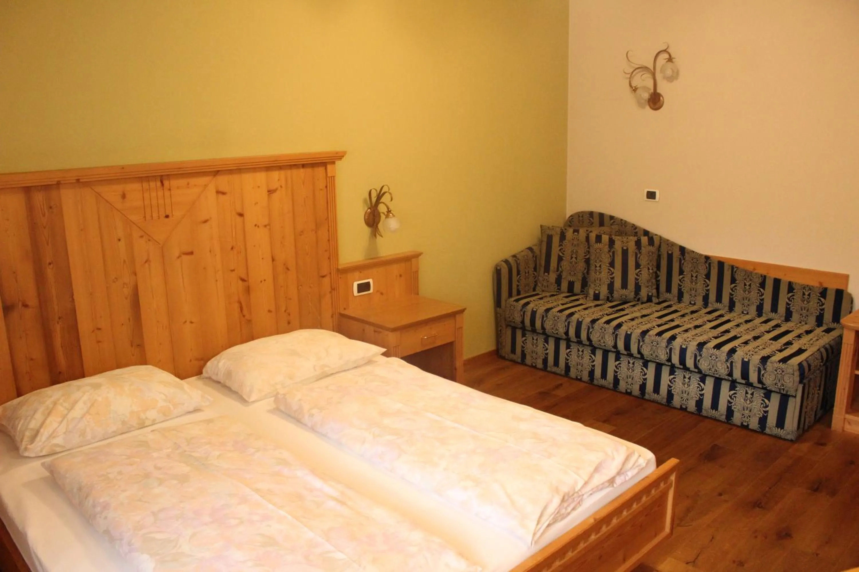 Bed in Gasthaus zum Weissen Kreuz