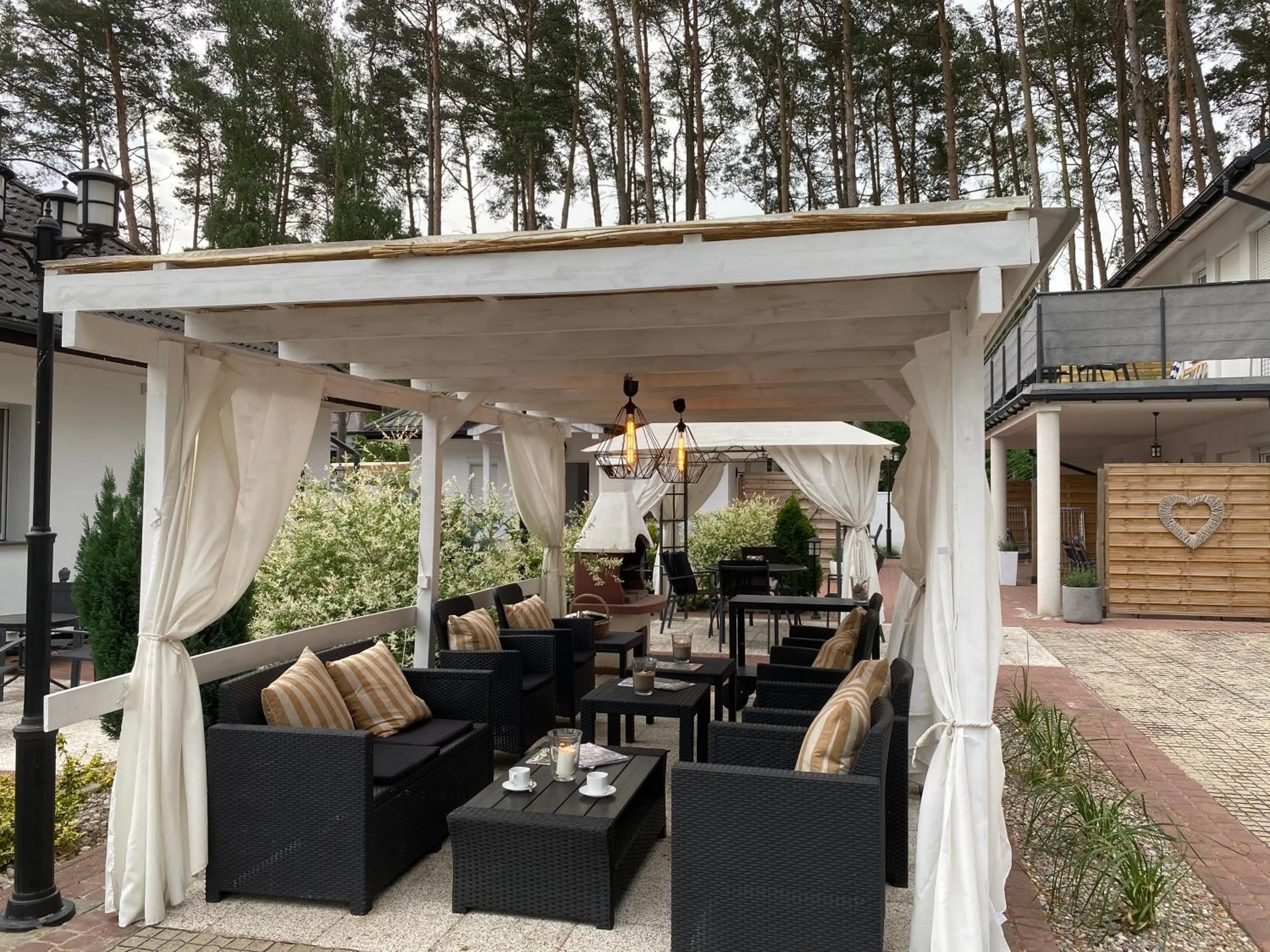 VILLA MARE APARTAMENTY Tarasy Grill Parking POBIEROWO