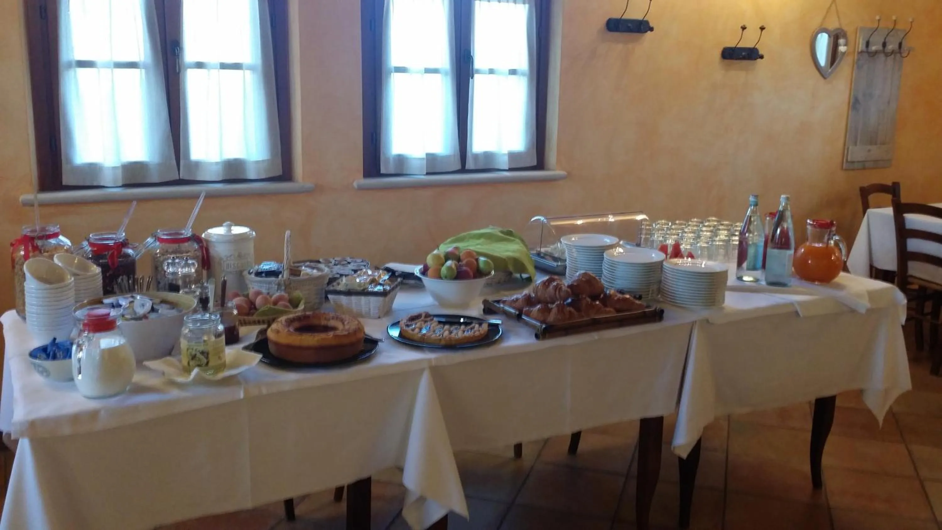 Breakfast in Valle del Metauro Country House