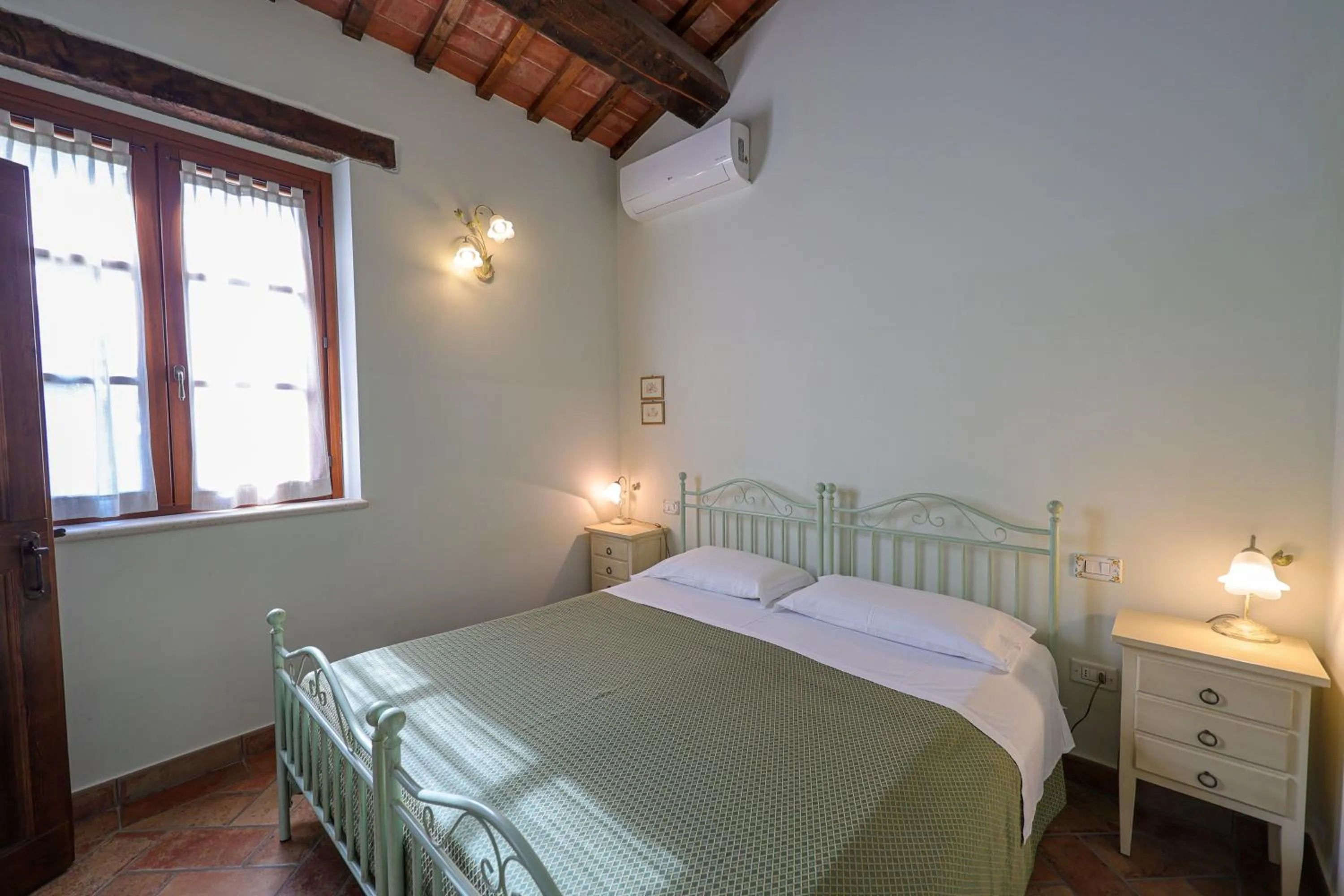 Bed in Valle del Metauro Country House
