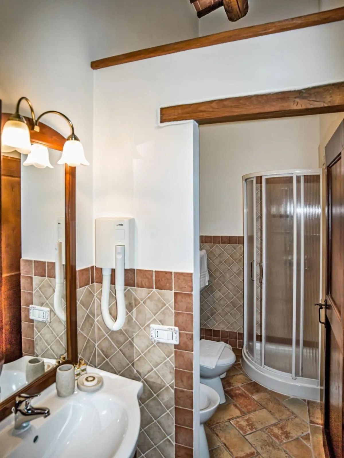 Shower in Valle del Metauro Country House