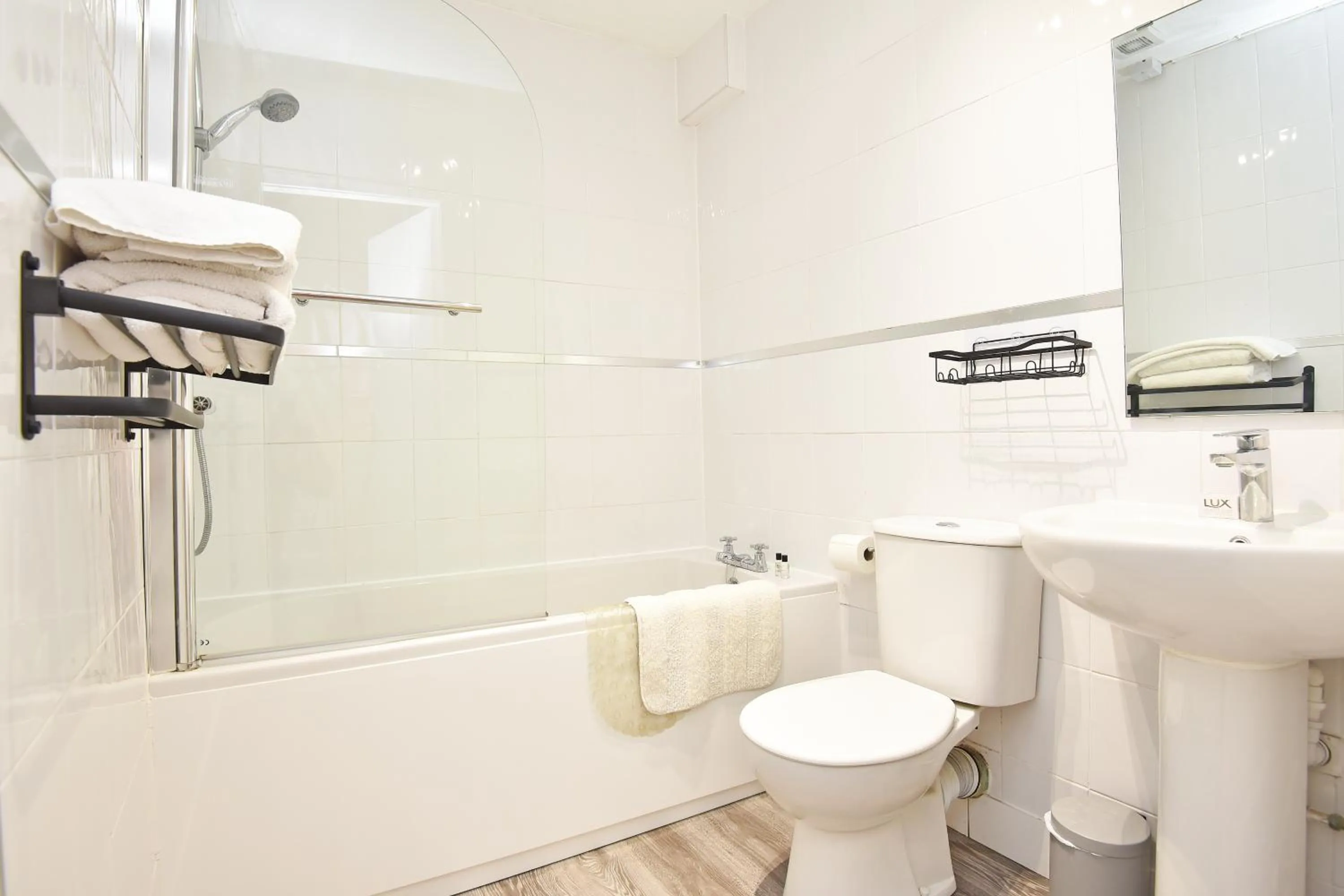 Shower in Chequers Inn