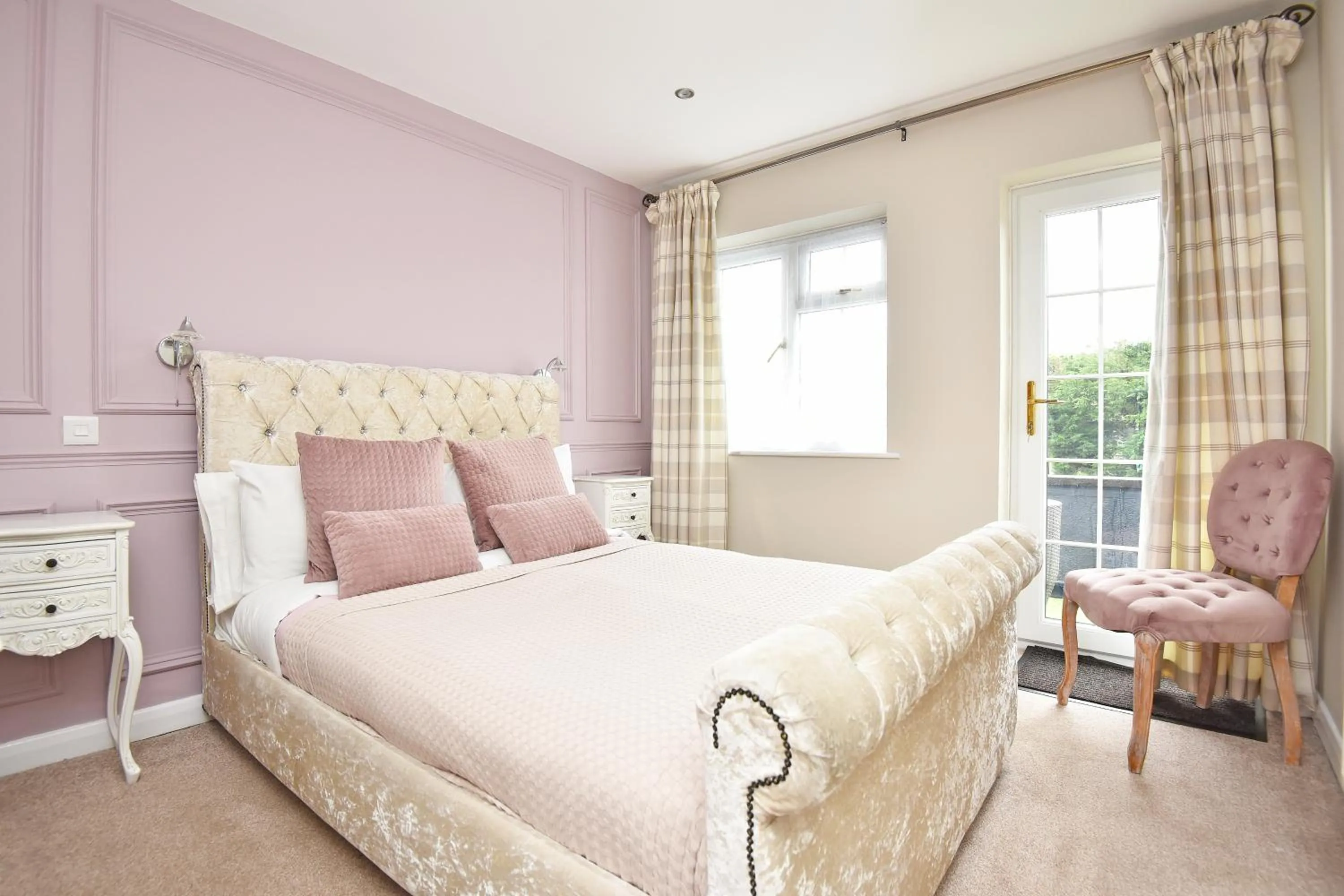 Bedroom, Bed in Chequers Inn