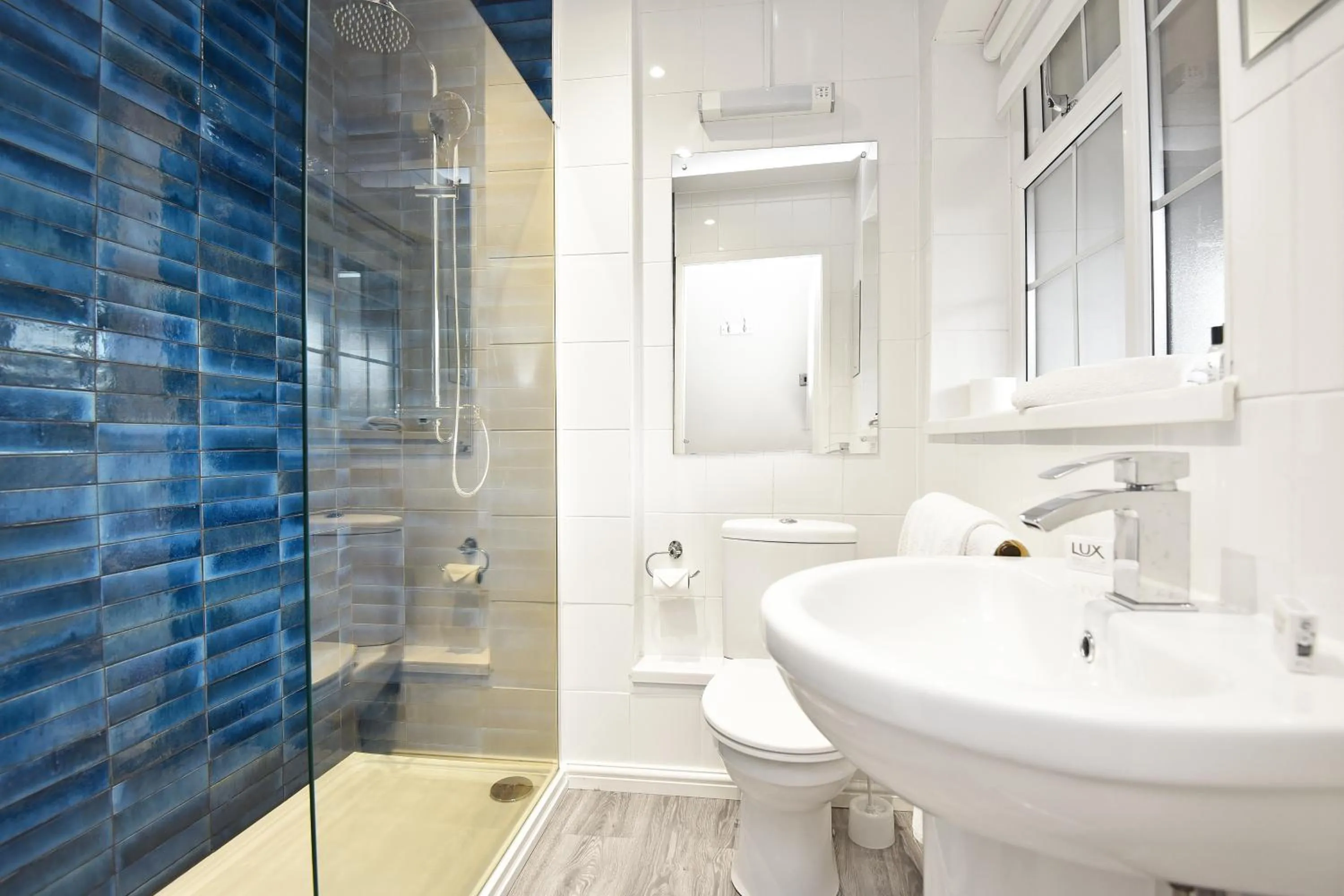 Shower in Chequers Inn