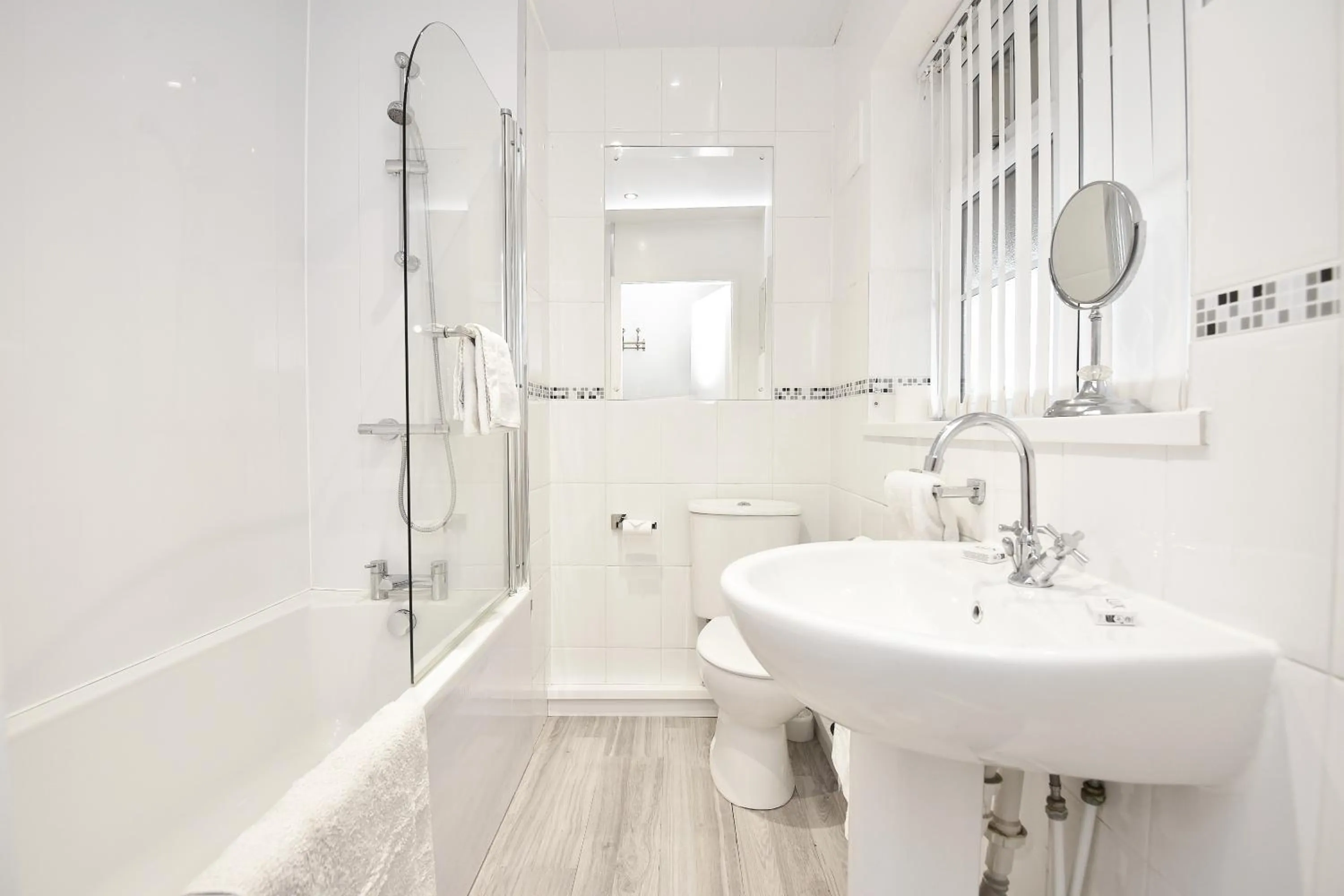 Shower in Chequers Inn