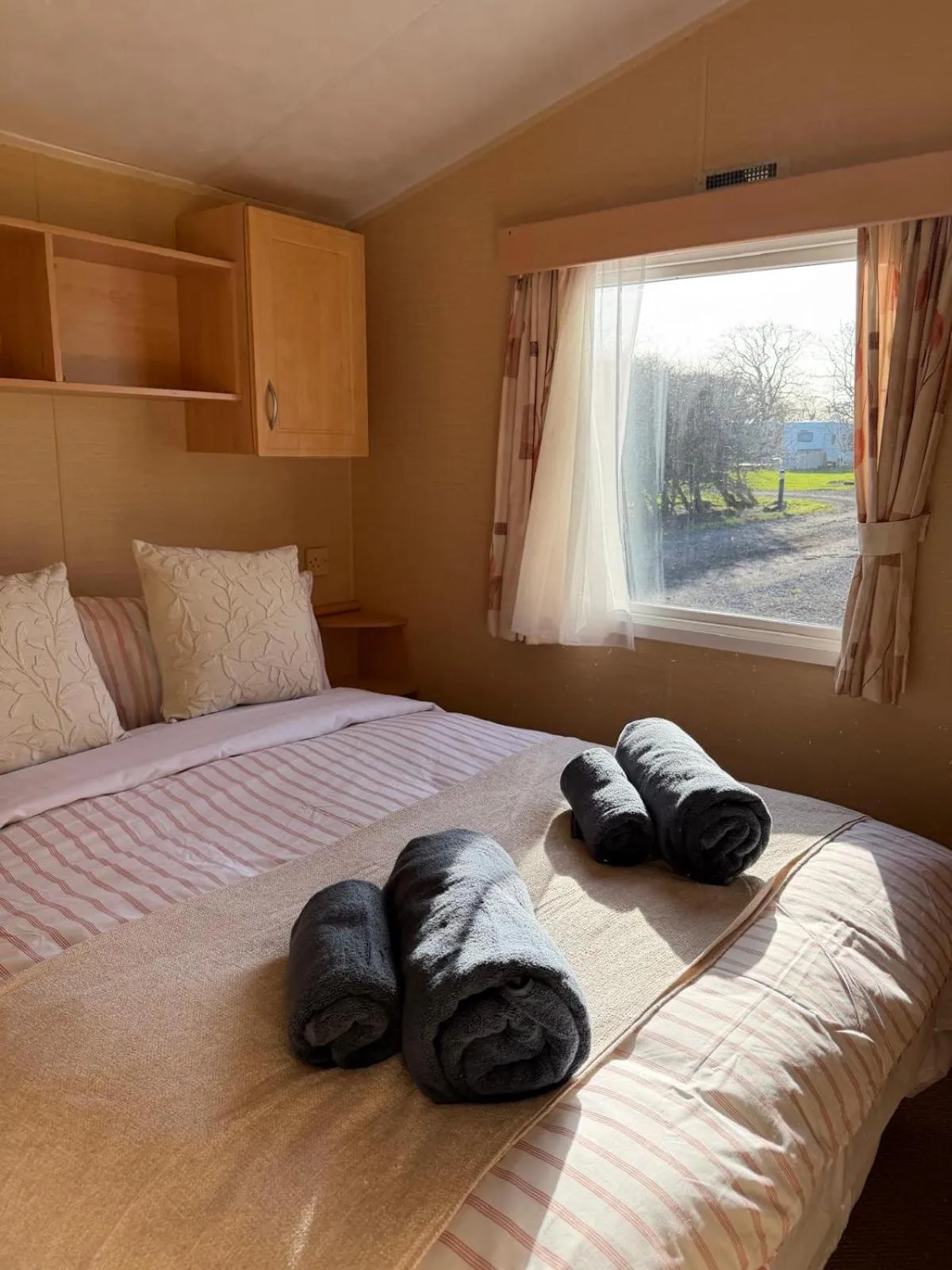 Bedroom, Bed in Chequers Inn