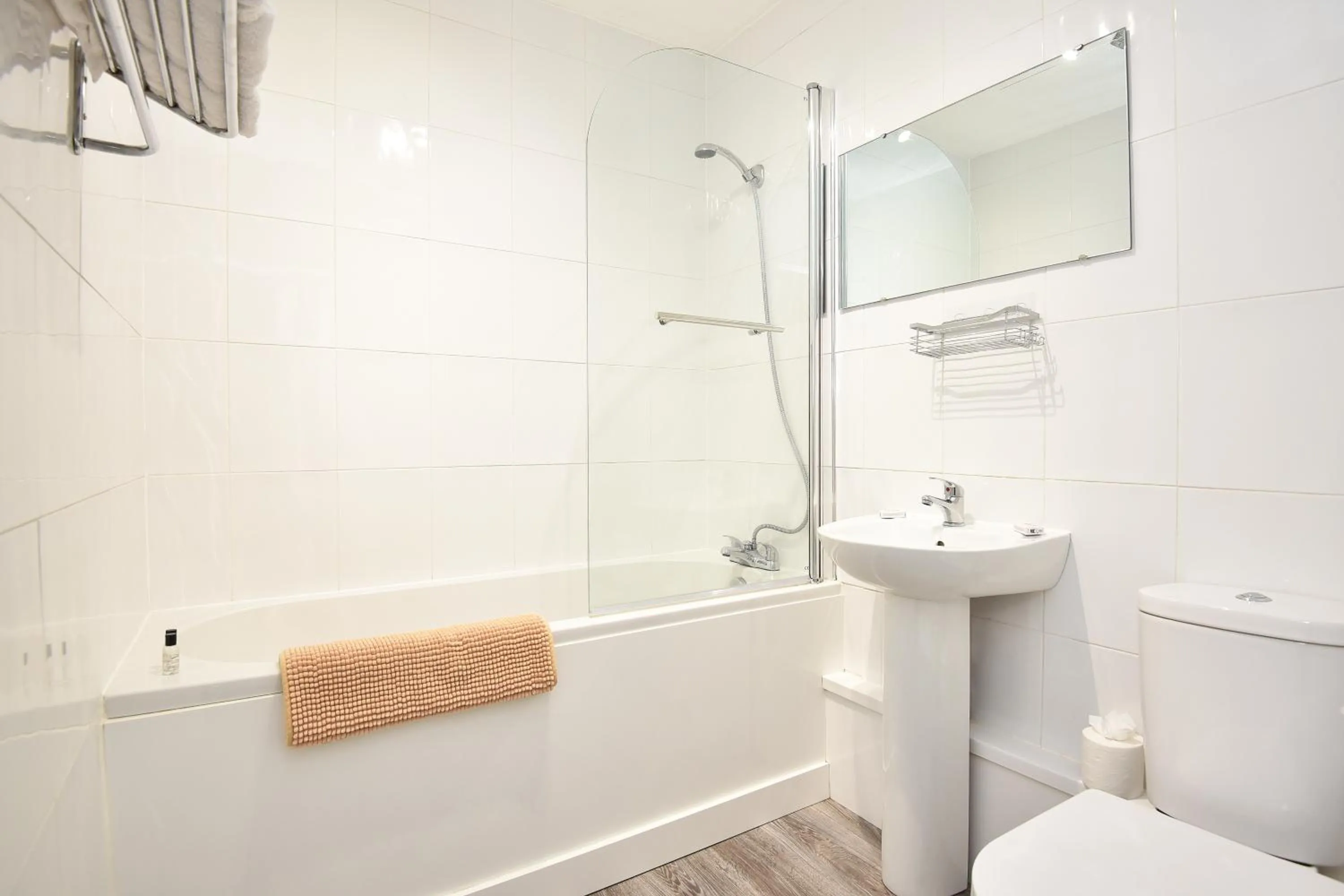 Shower in Chequers Inn