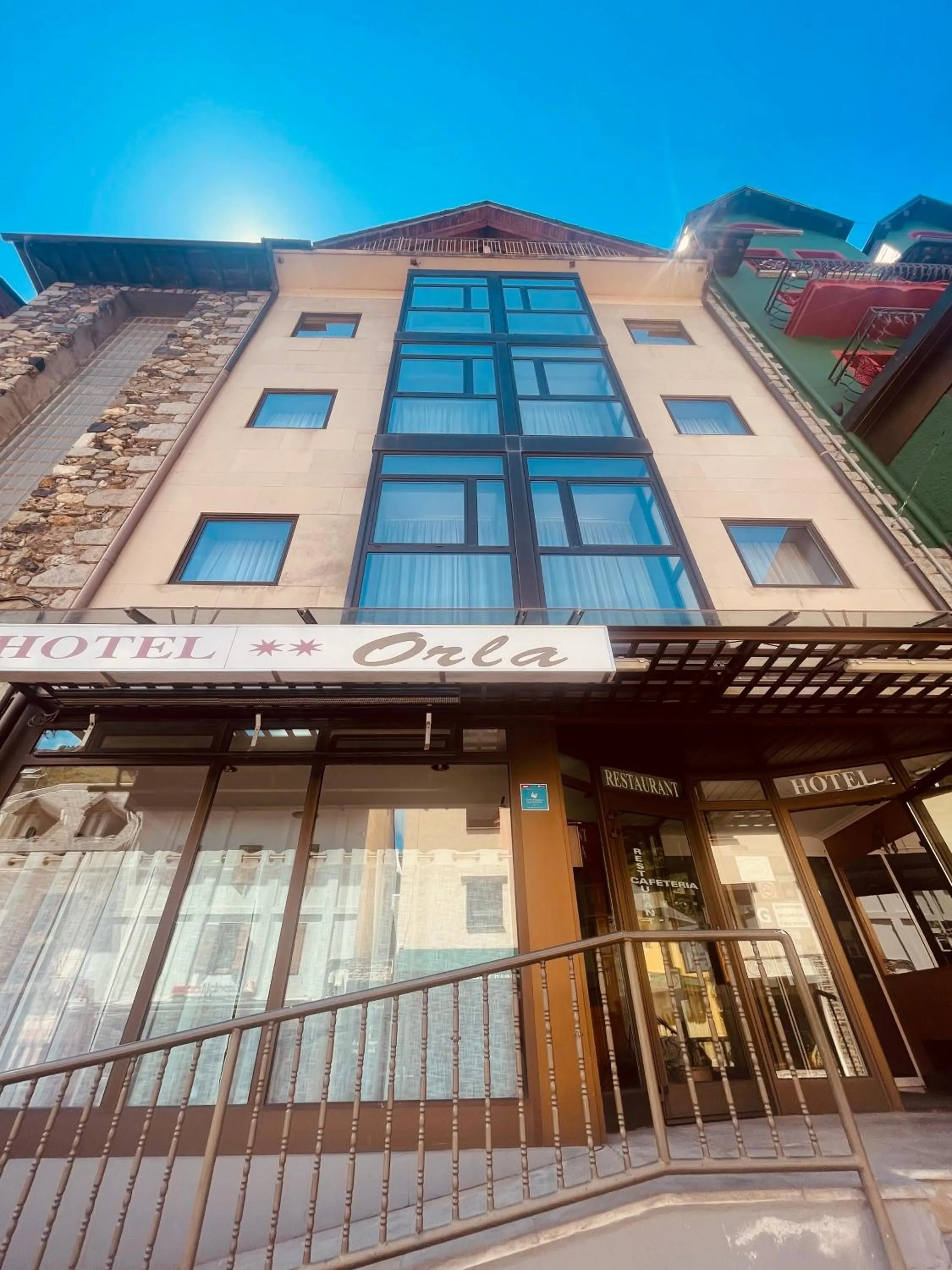 Restaurant/places to eat in Hotel Orla