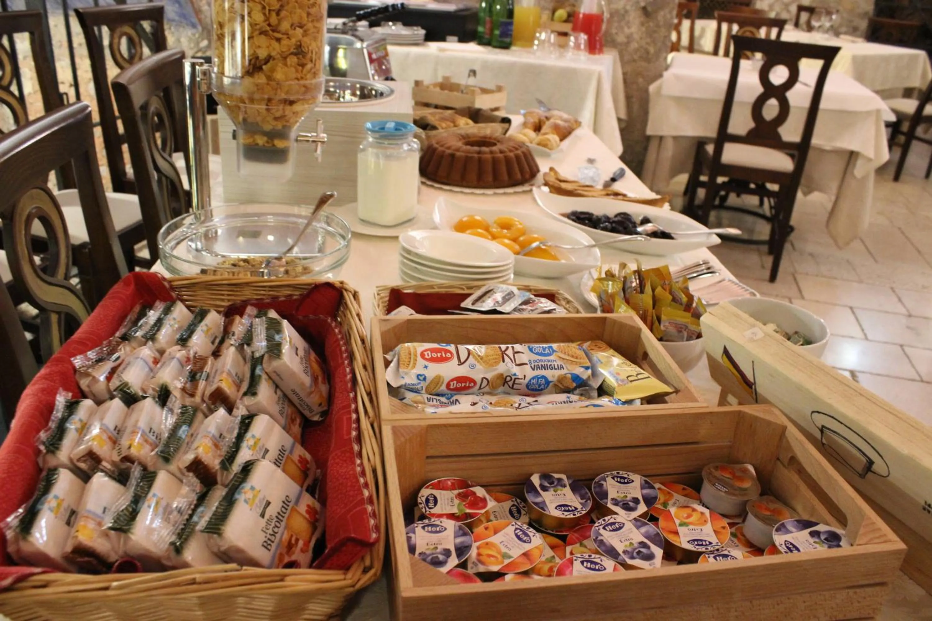 Buffet breakfast in Villa Cosilinum