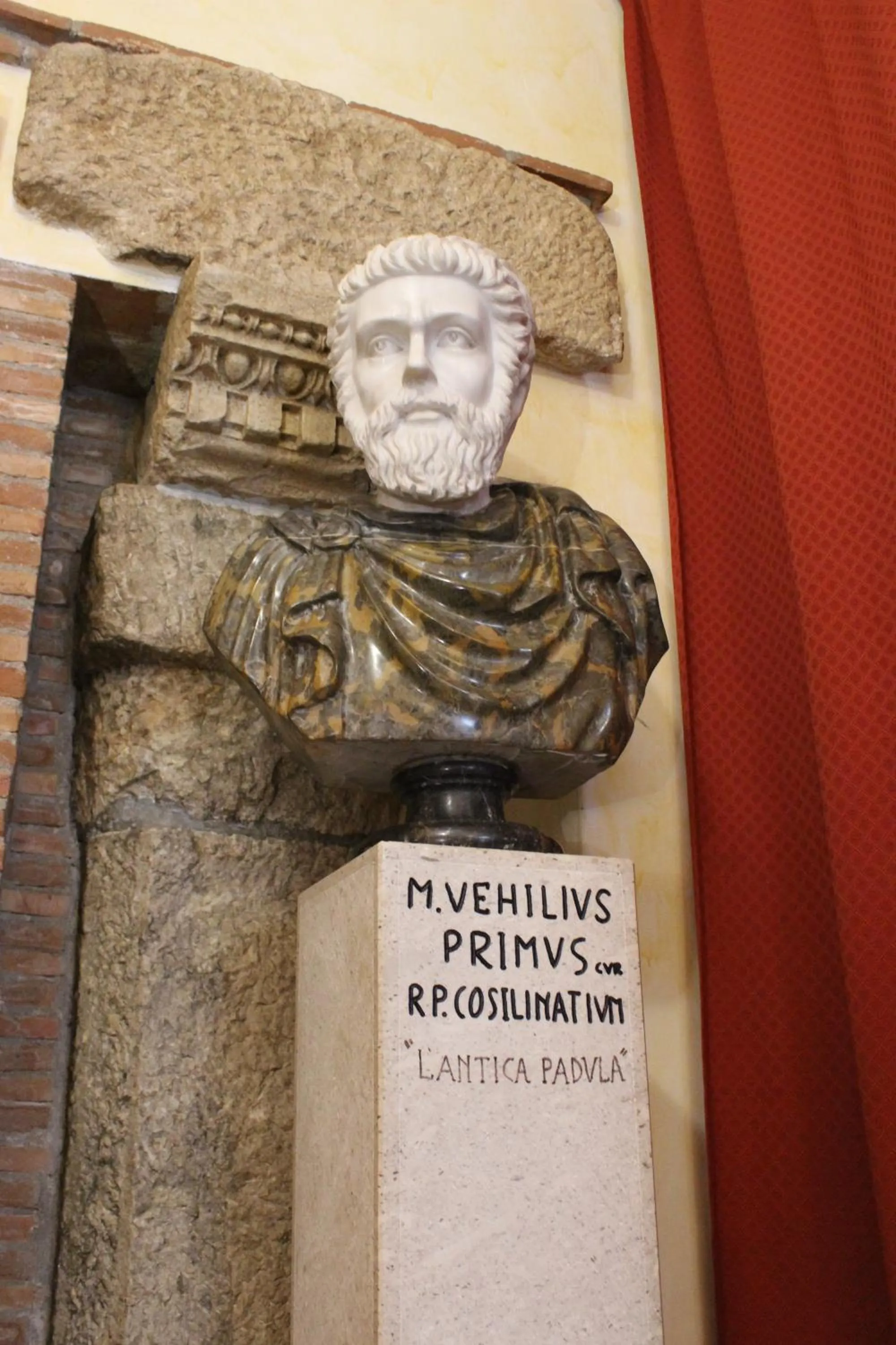 Decorative detail in Villa Cosilinum