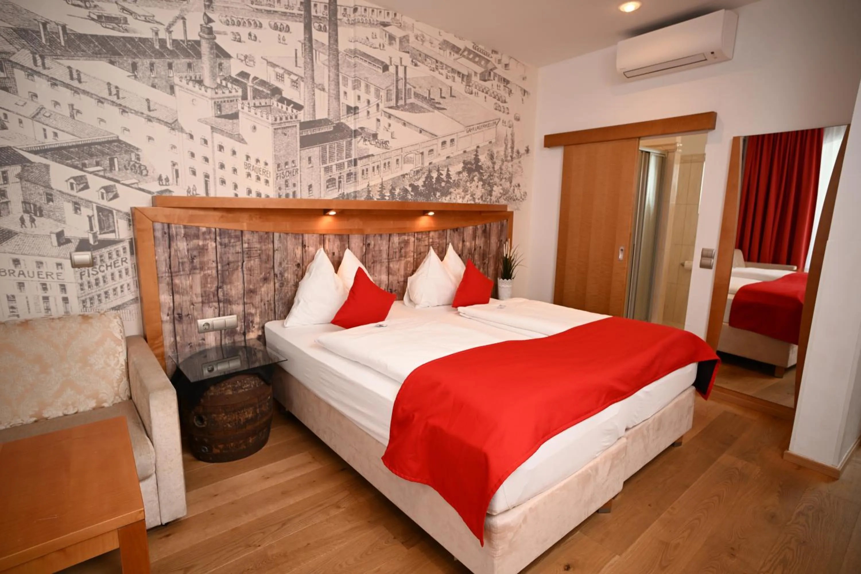 Photo of the whole room, Bed in Boutique Hotel Goldenes Lamm Villach