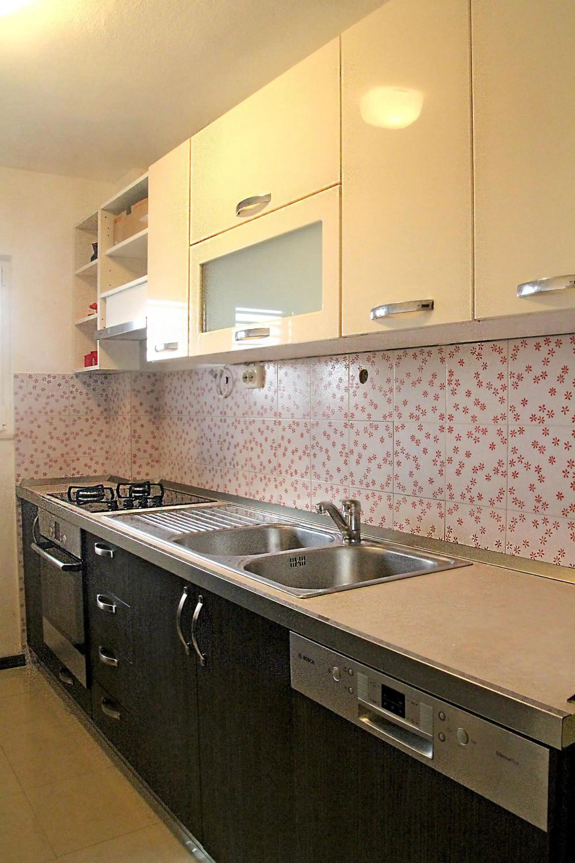 Communal kitchen in Villa Perla