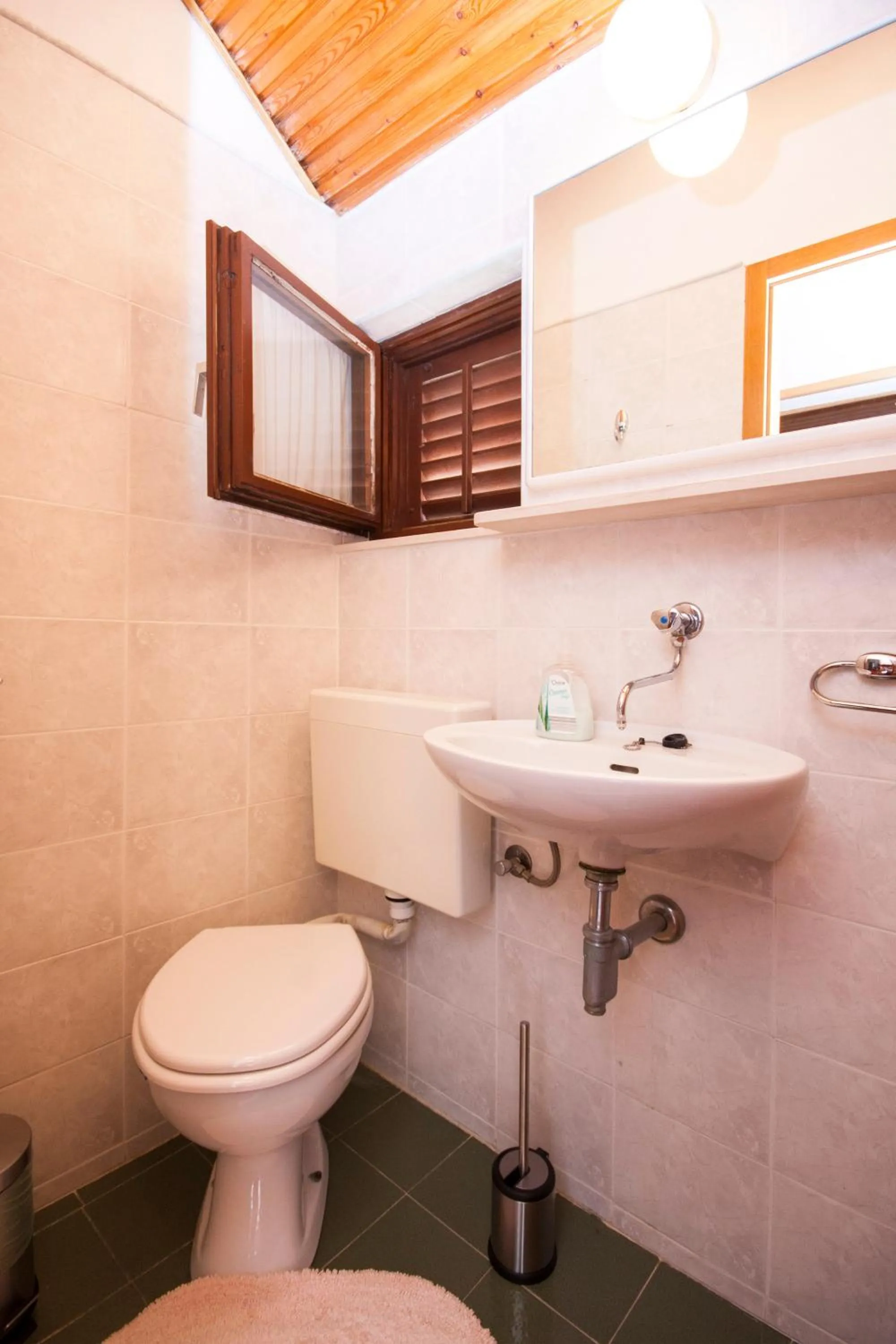 Toilet in Villa Perla