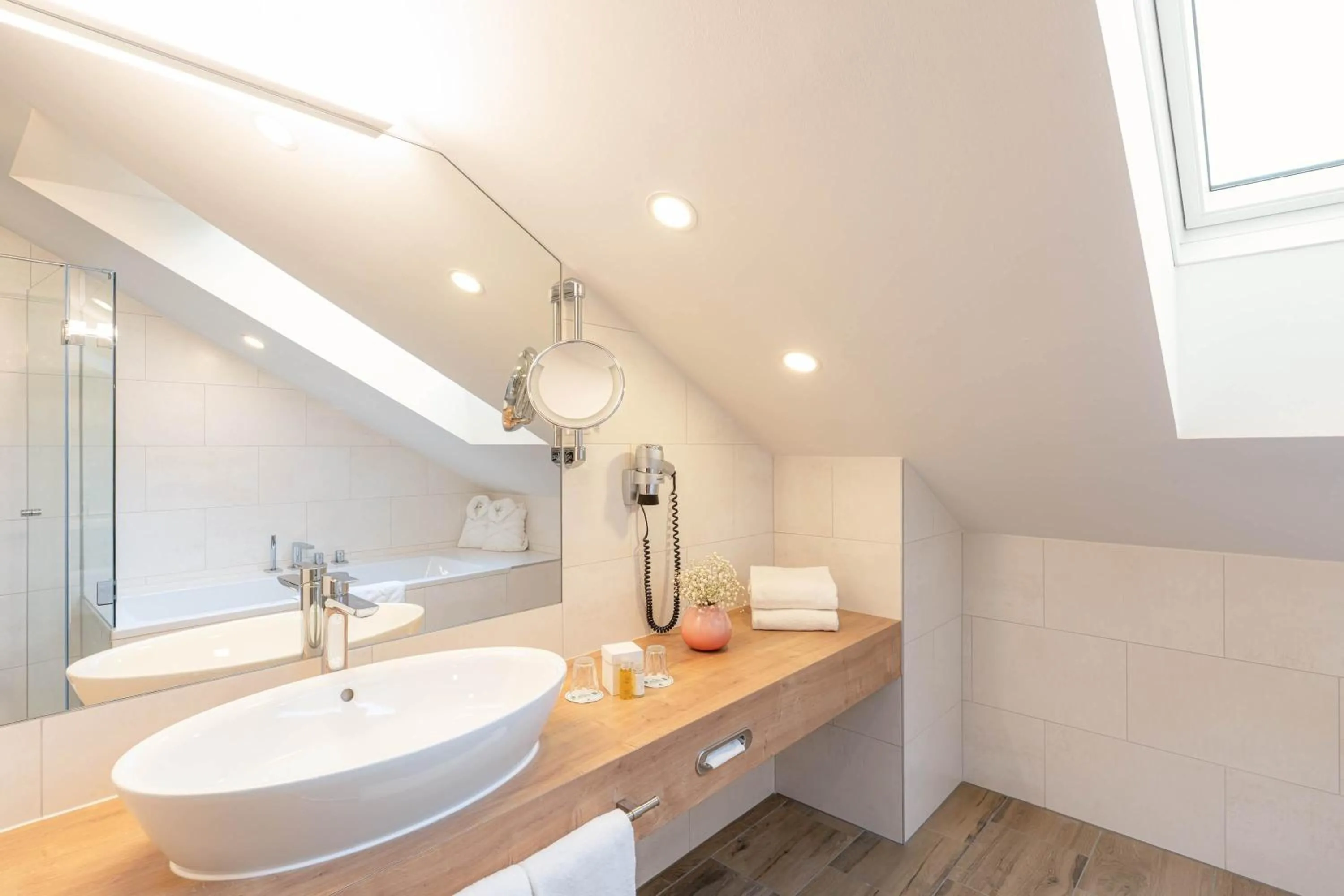 Bathroom in Romantik Hotel Die Gersberg Alm mit Panoramablick auf Salzburg