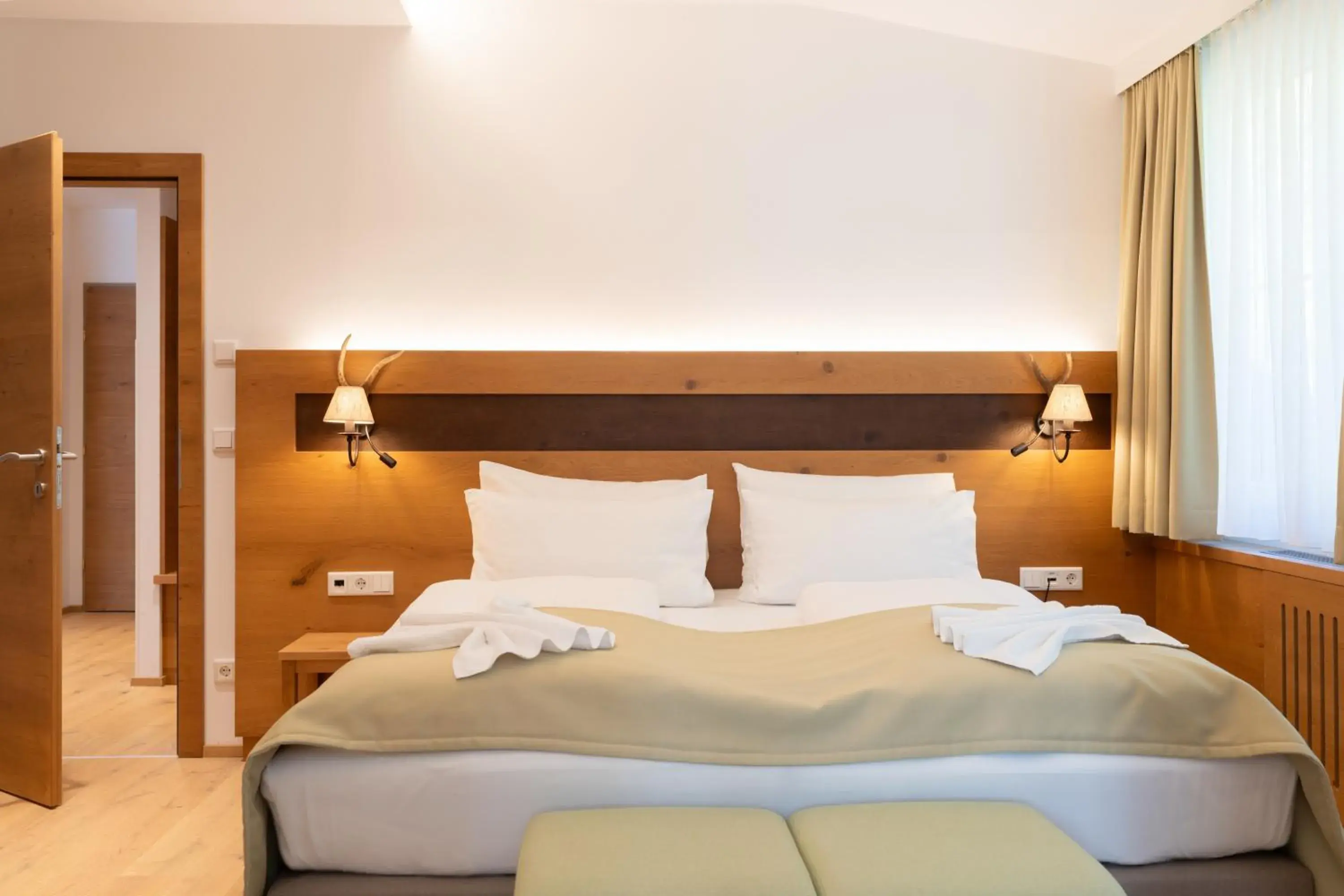 Deluxe Suite in Romantik Hotel Die Gersberg Alm mit Panoramablick auf Salzburg Deluxe Suite in Romantik Hotel Die Gersberg Alm mit Panoramablick auf Salzburg