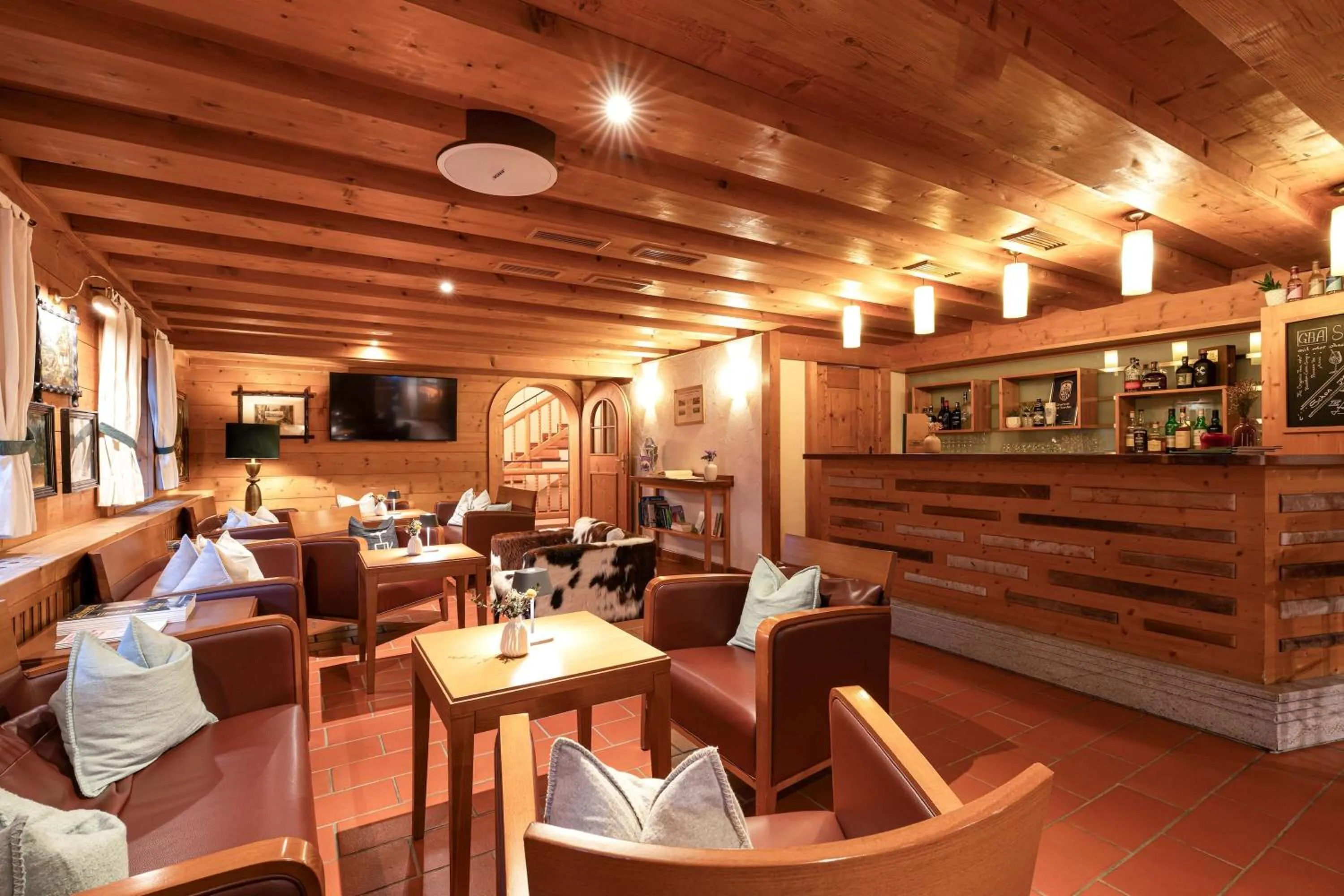 Lobby or reception in Romantik Hotel Die Gersberg Alm mit Panoramablick auf Salzburg