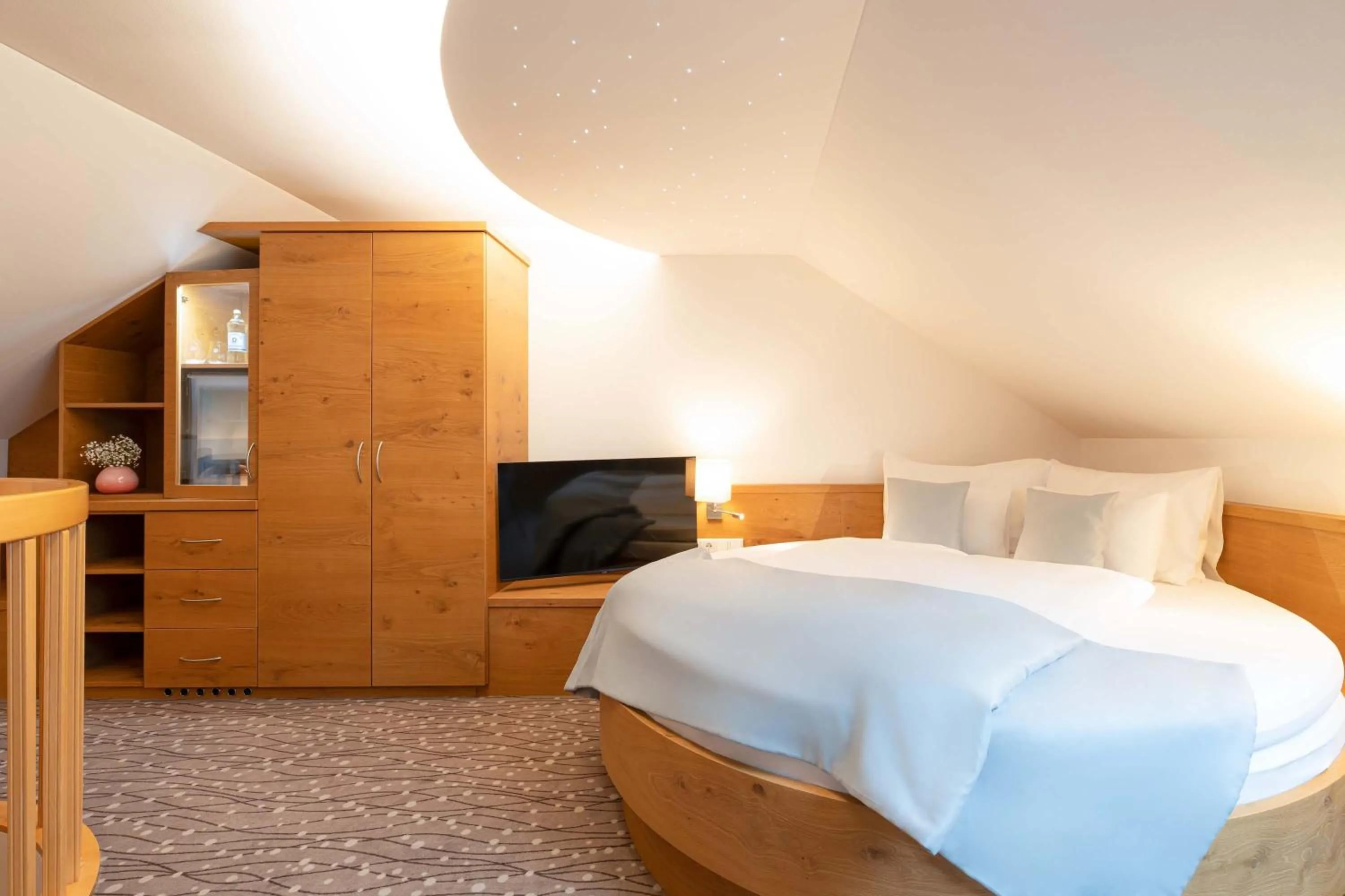 Bedroom, Bed in Romantik Hotel Die Gersberg Alm mit Panoramablick auf Salzburg