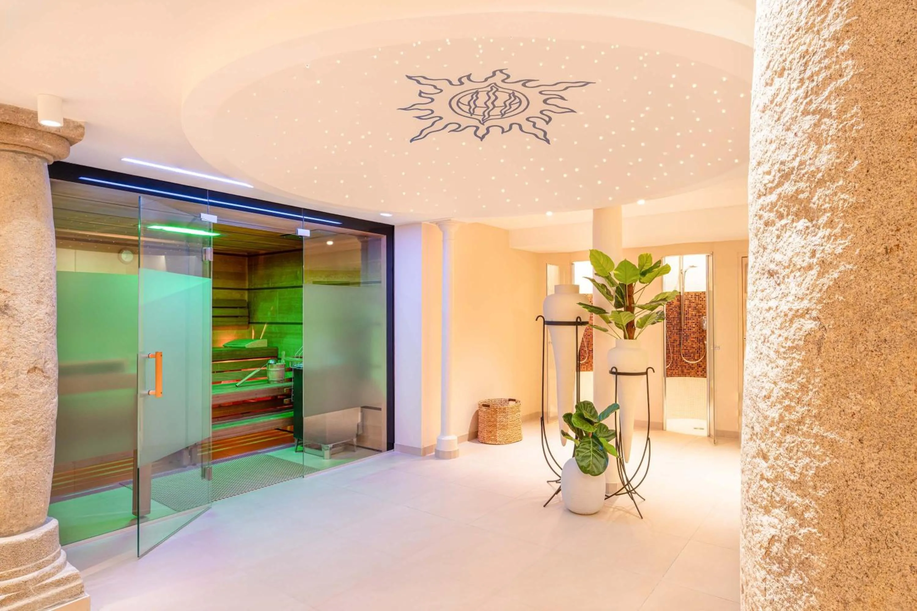 Sauna in Romantik Hotel Die Gersberg Alm mit Panoramablick auf Salzburg