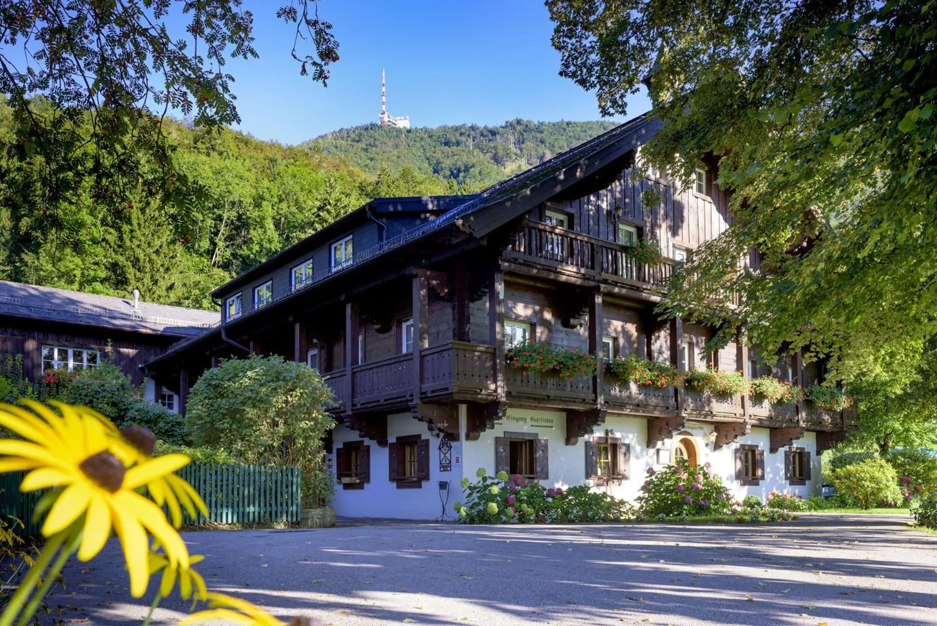 Property building in Romantik Hotel Die Gersberg Alm mit Panoramablick auf Salzburg