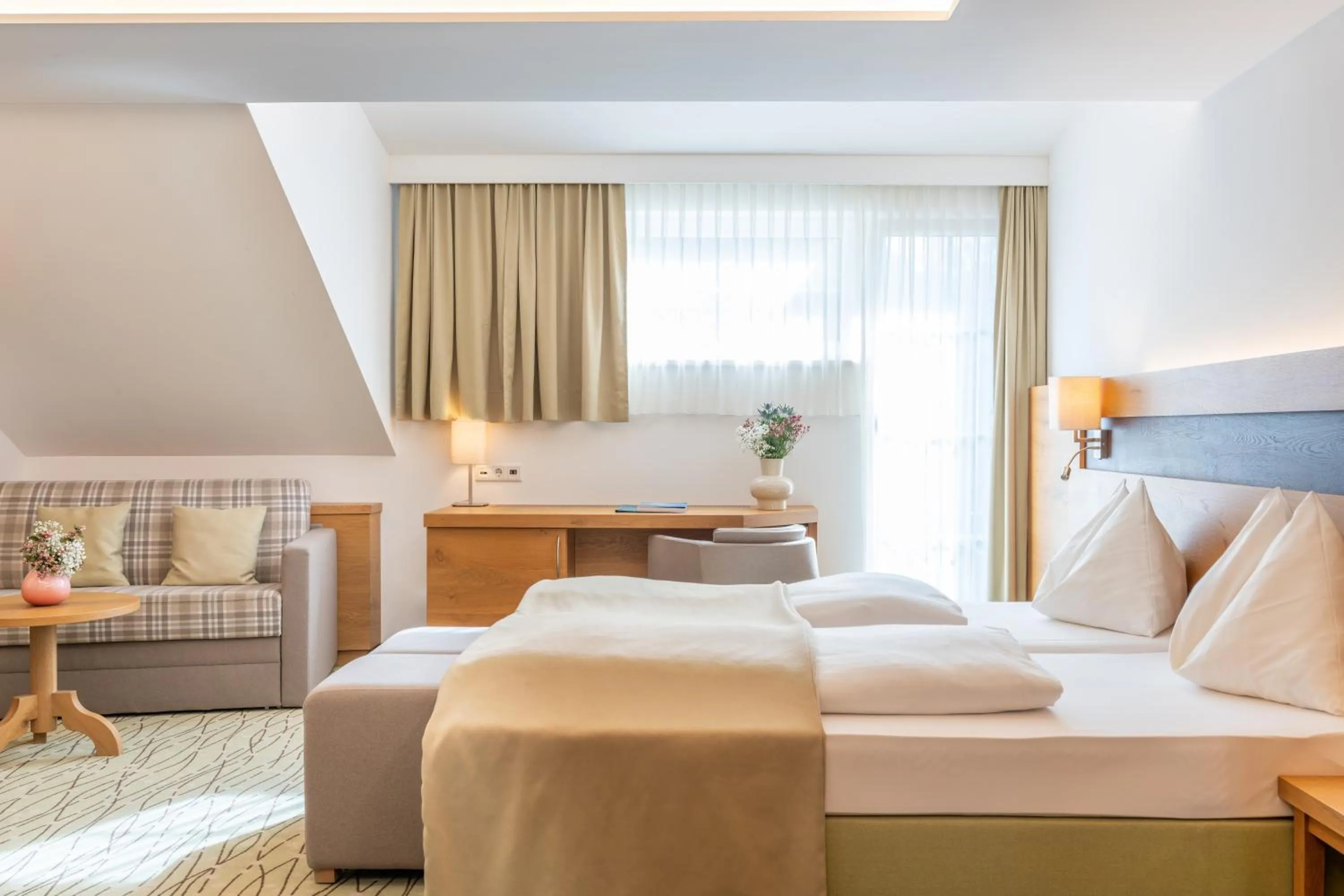 Photo of the whole room, Bed in Romantik Hotel Die Gersberg Alm mit Panoramablick auf Salzburg