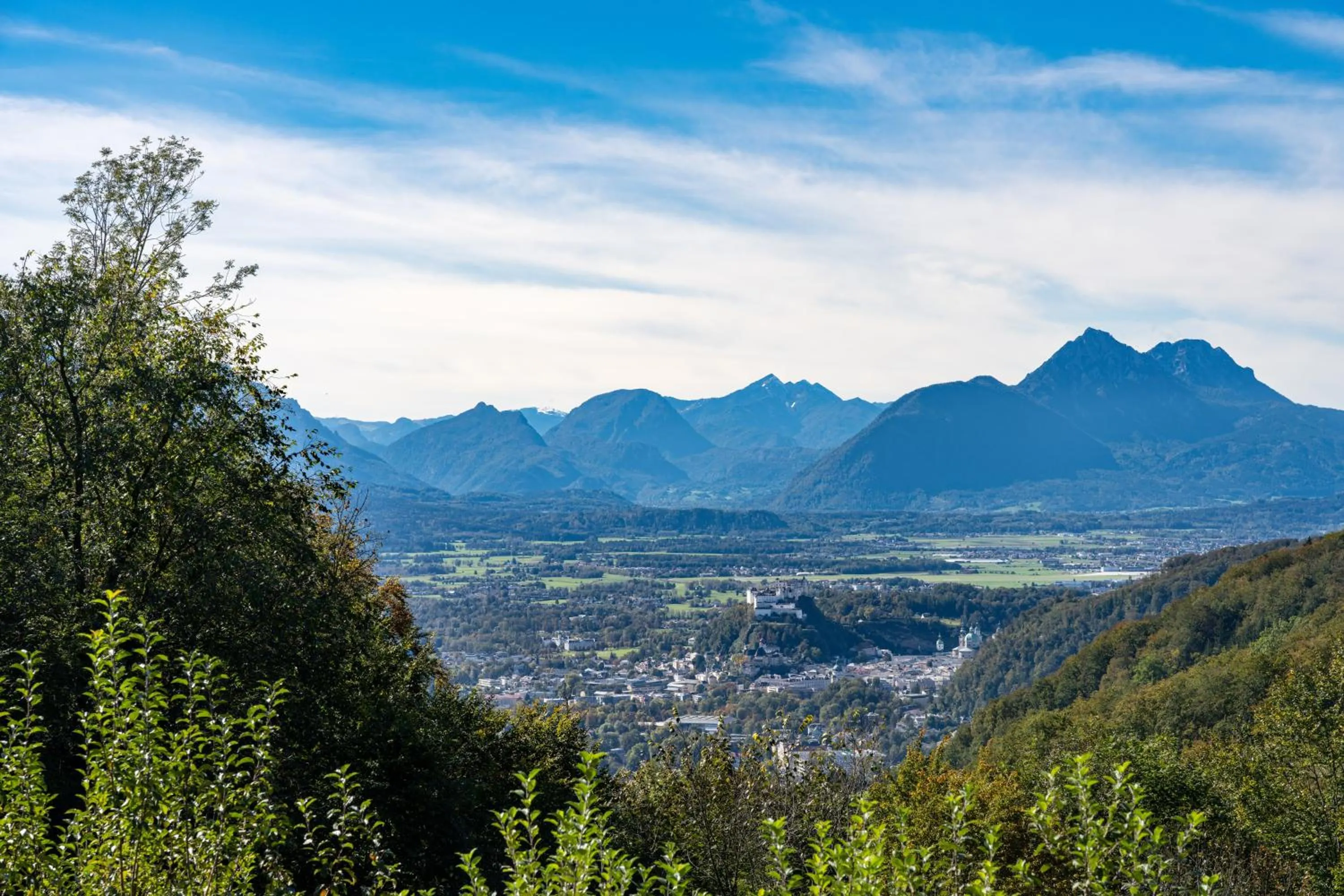 Day in Romantik Hotel Die Gersberg Alm mit Panoramablick auf Salzburg