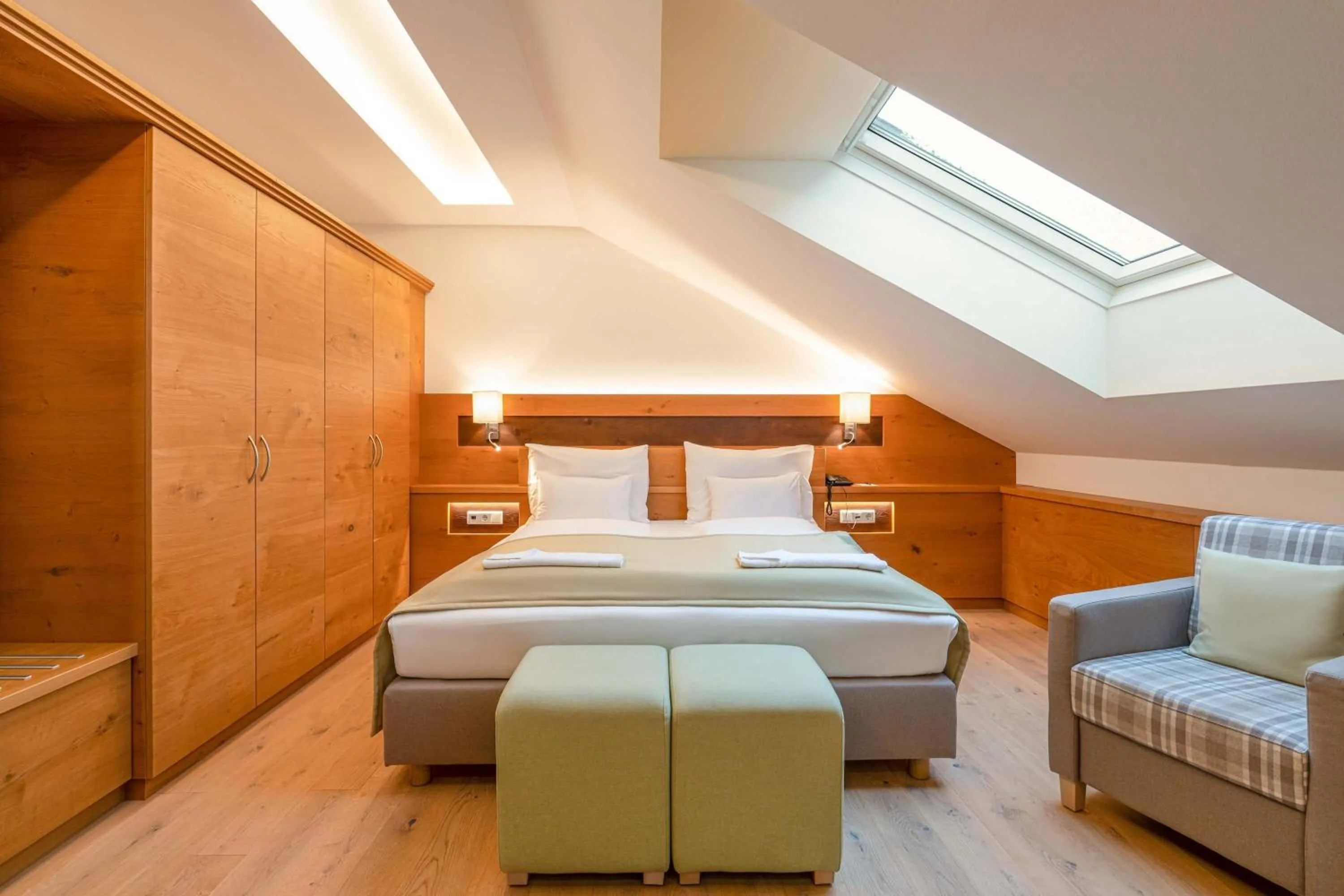 Photo of the whole room, Bed in Romantik Hotel Die Gersberg Alm mit Panoramablick auf Salzburg