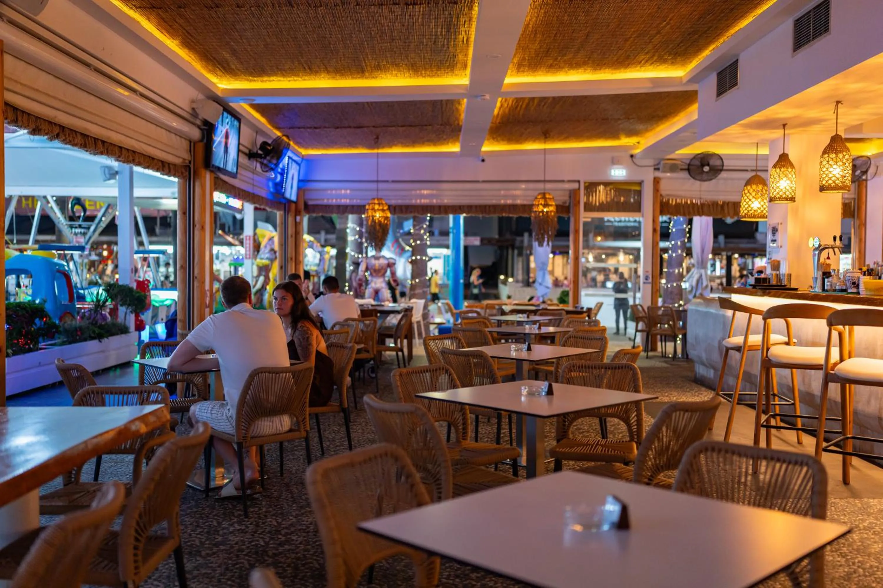 Restaurant/places to eat in Blue Harbour Boutique