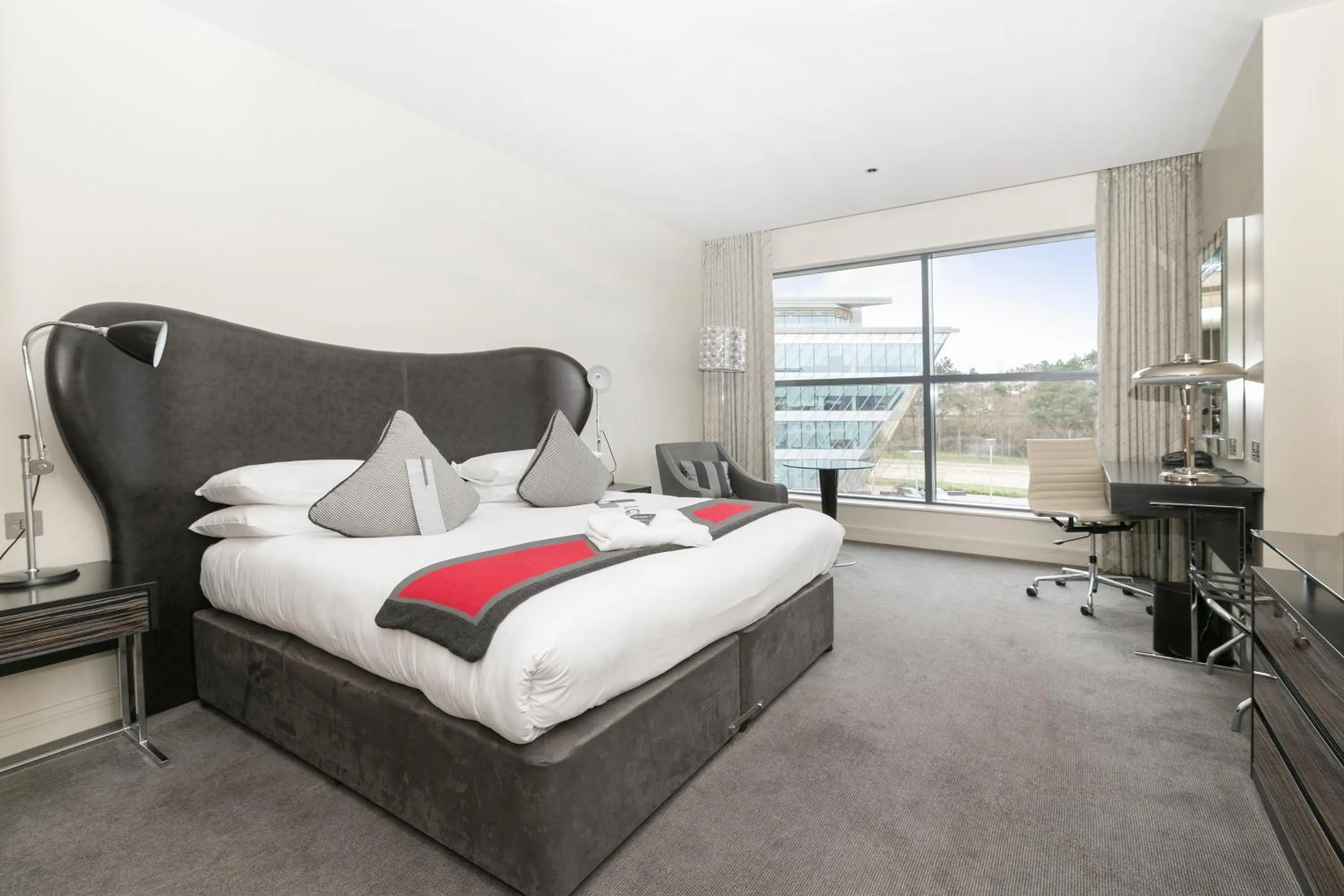 Quiet street view, Bed in Brooklands Hotel & Spa