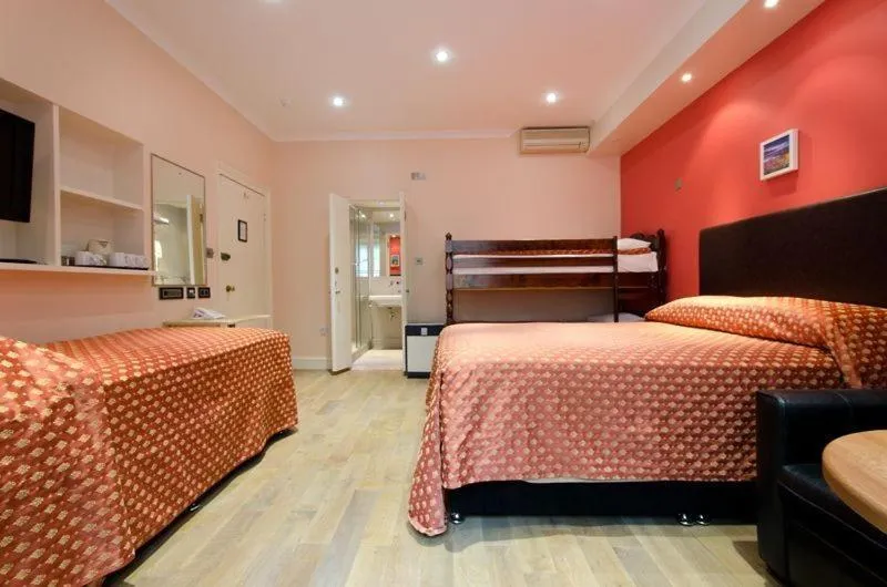 Photo of the whole room, Bed in Rhodes Hotel