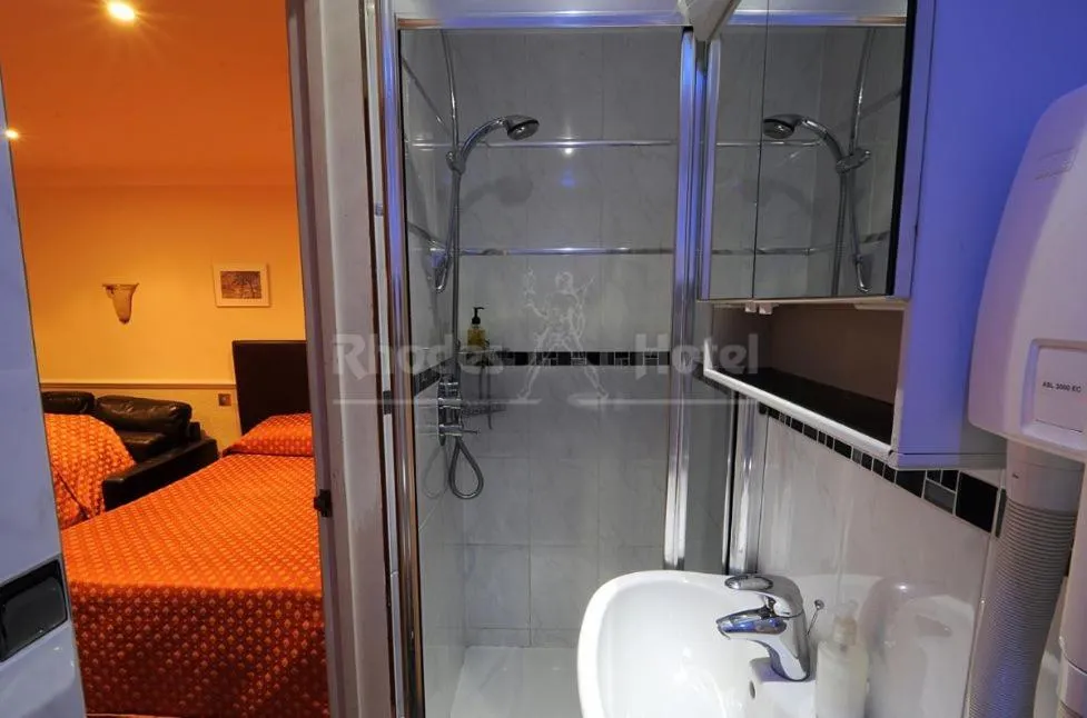 Bathroom in Rhodes Hotel