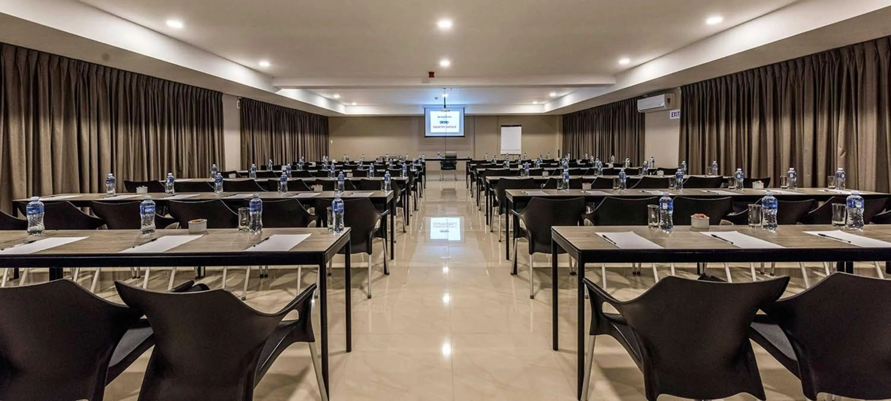 Coffee/tea facilities in Springbok Inn