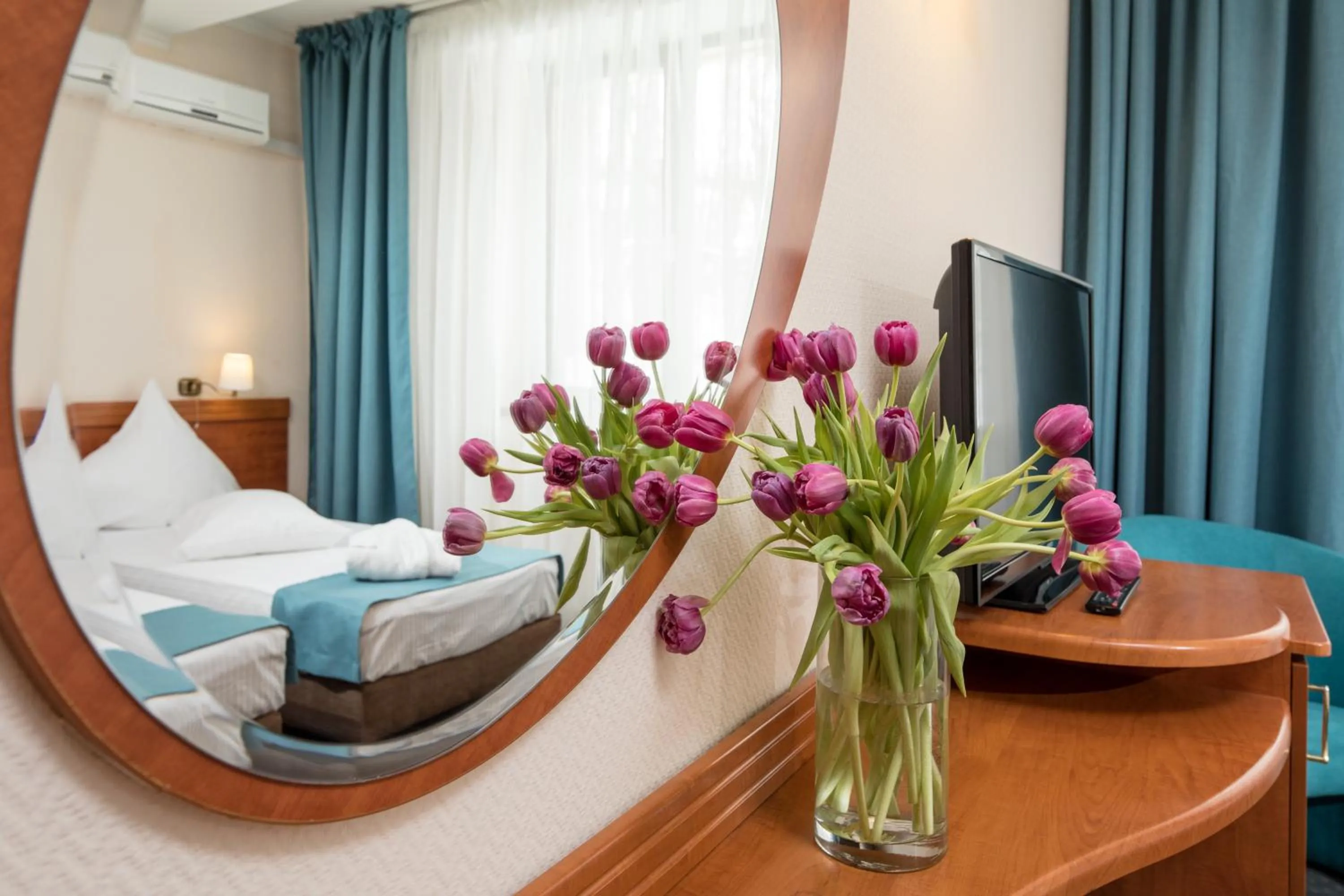 TV and multimedia, Bed in Hotel Rozmarin