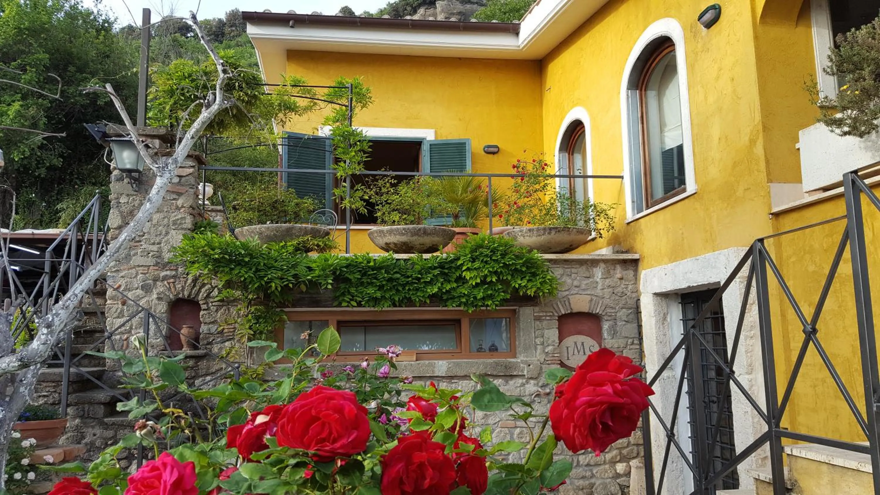 Property building in Il Nido del Falco