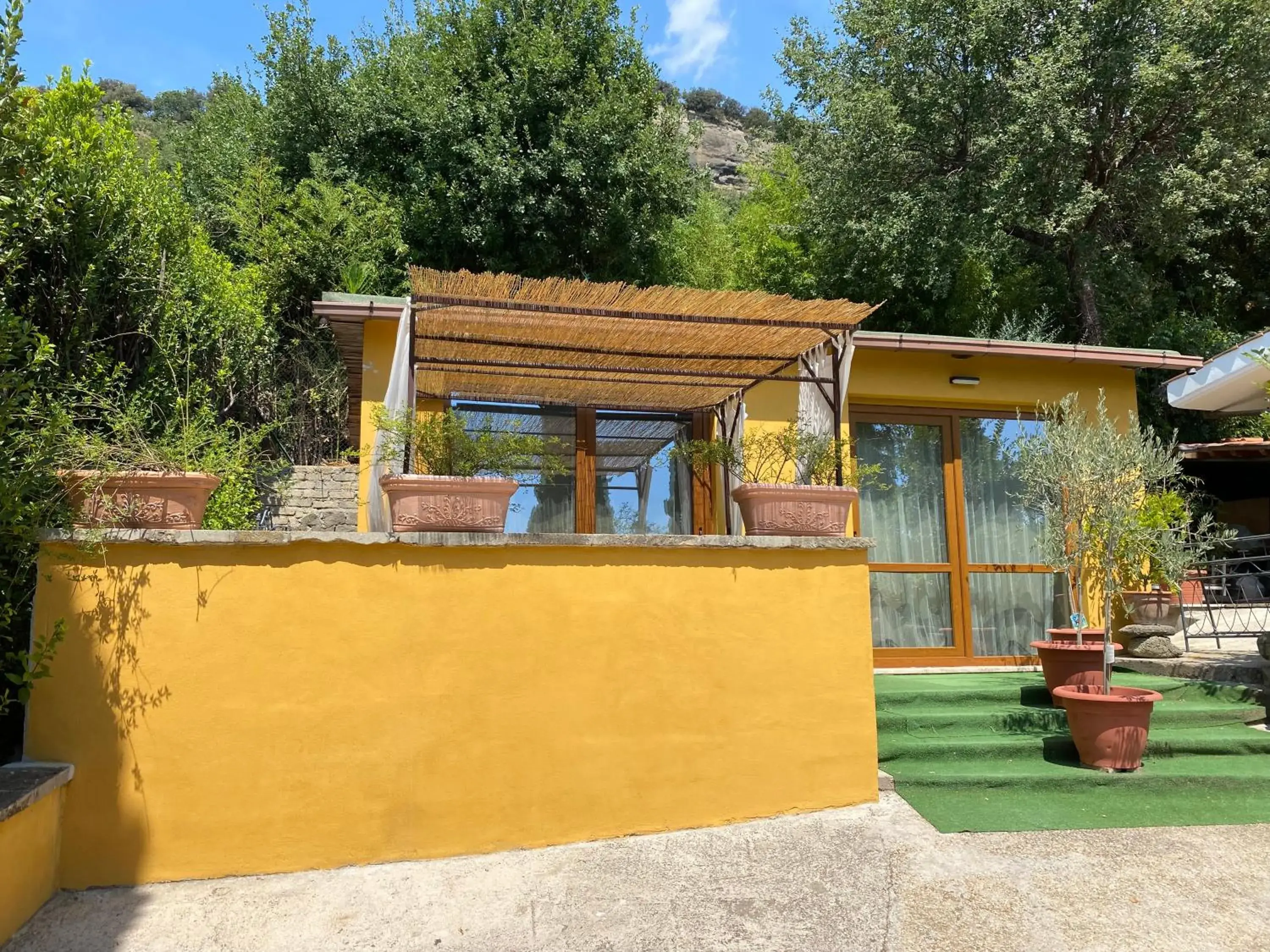 Suite with Lake View in Il Nido del Falco Suite with Lake View in Il Nido del Falco