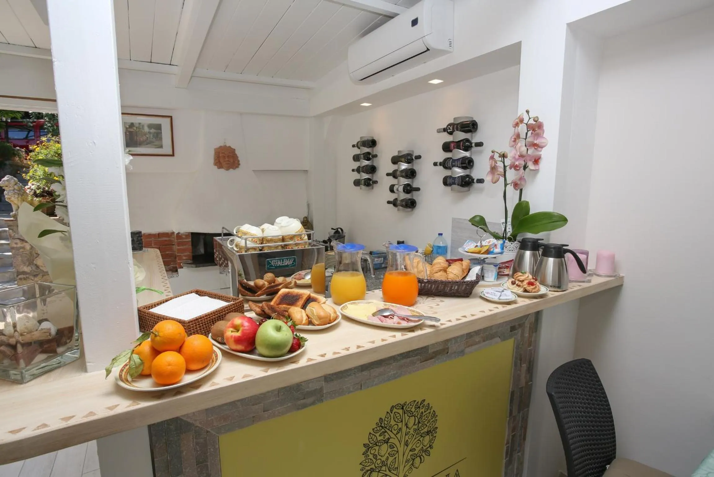 Buffet breakfast in Relais Villa Anna