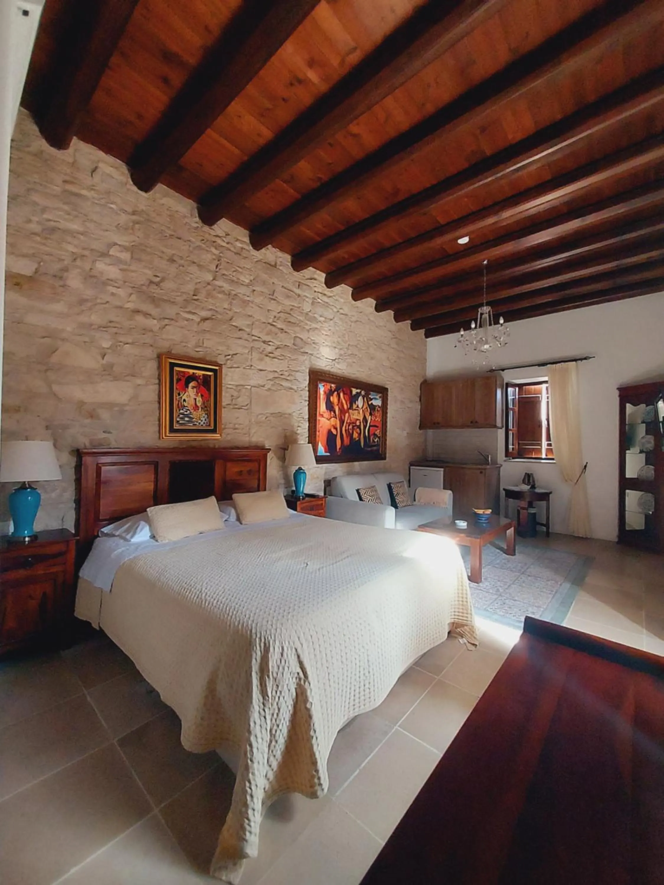 Kitchen or kitchenette, Bed in Niki's House