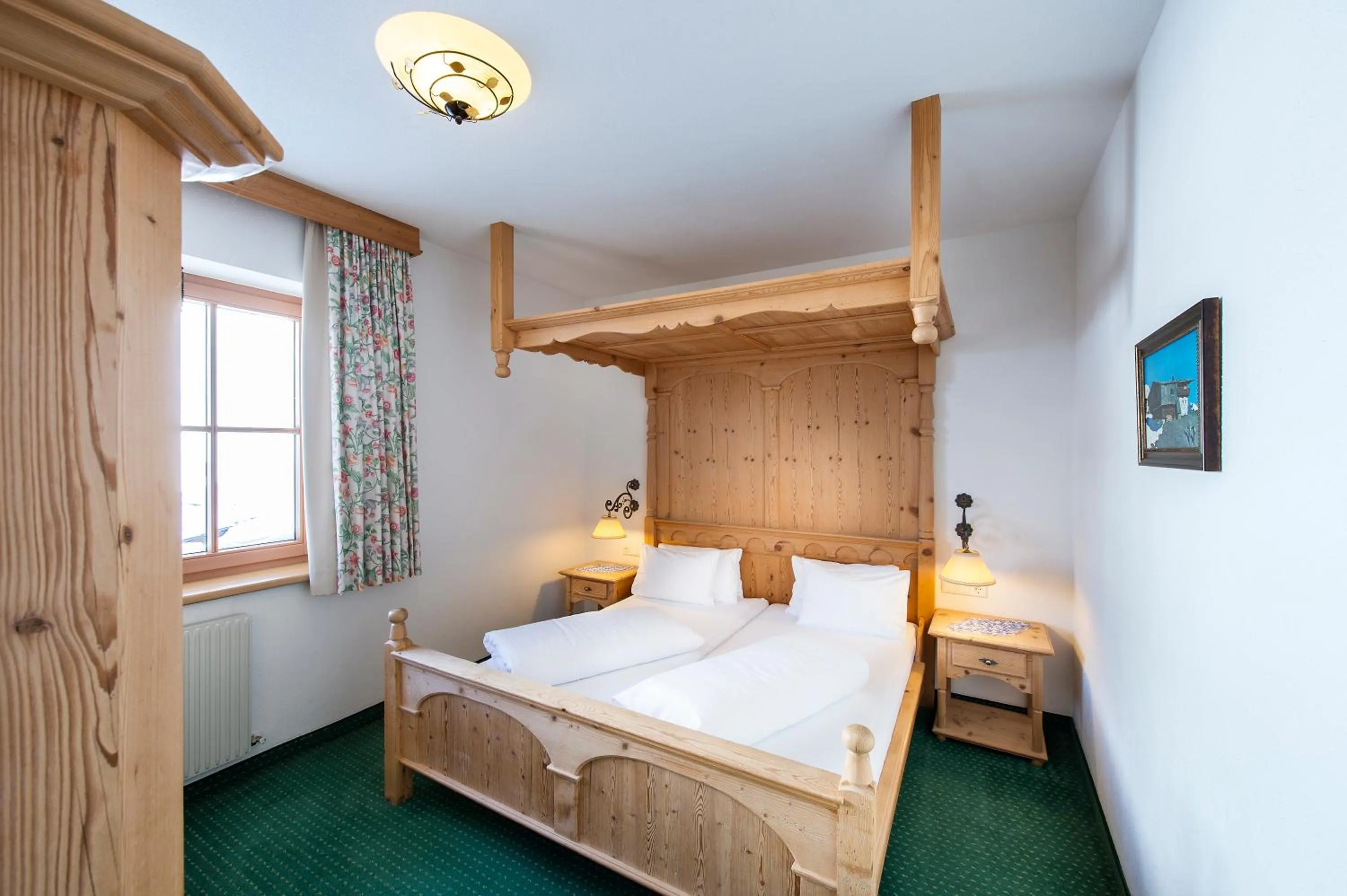 Photo of the whole room, Bed in Alpenromantik-Hotel Wirlerhof