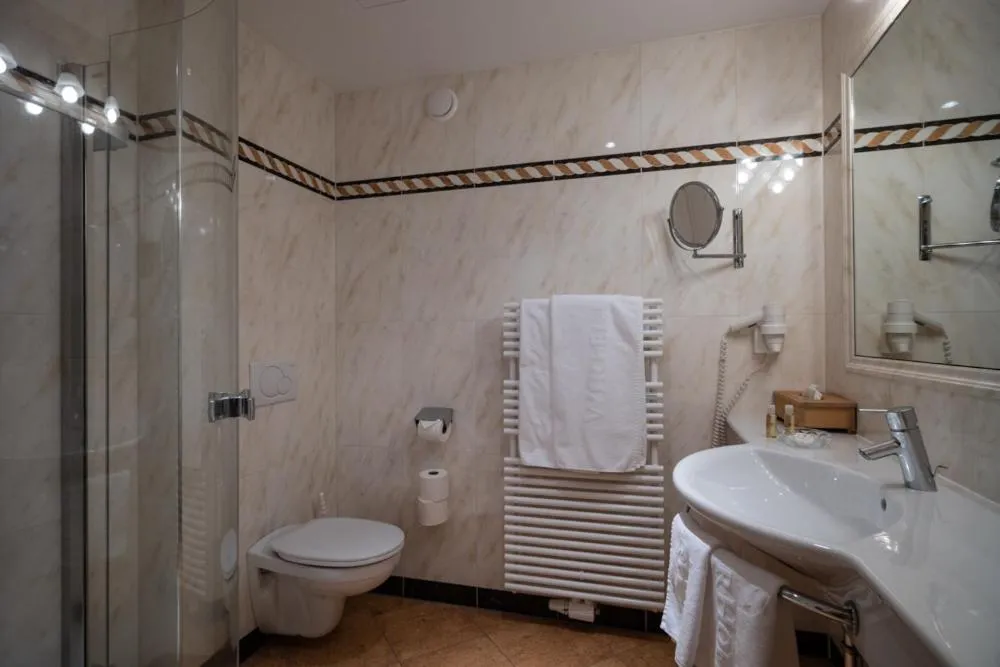 Bathroom in Alpenromantik-Hotel Wirlerhof