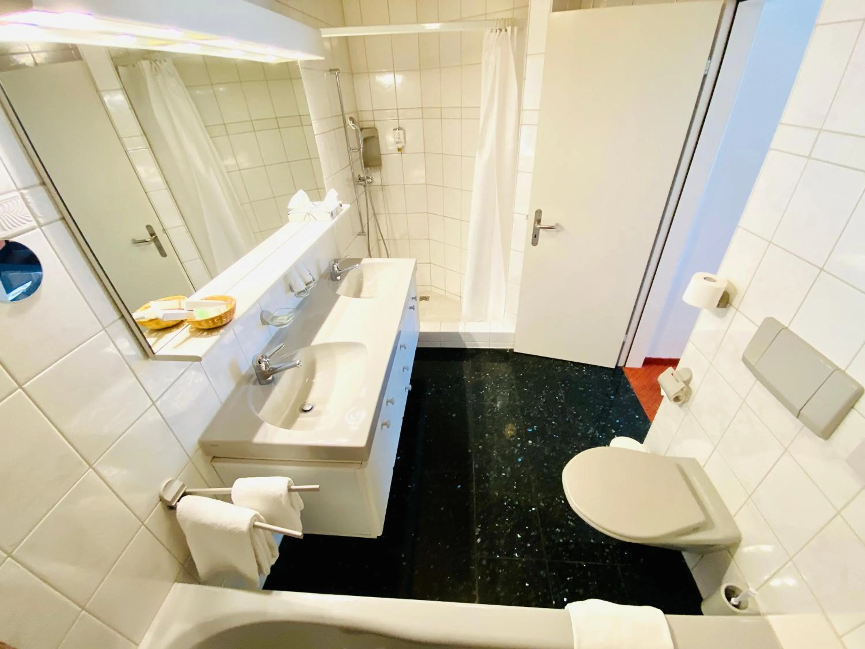 Bathroom in Gasthof Kreuz Egerkingen