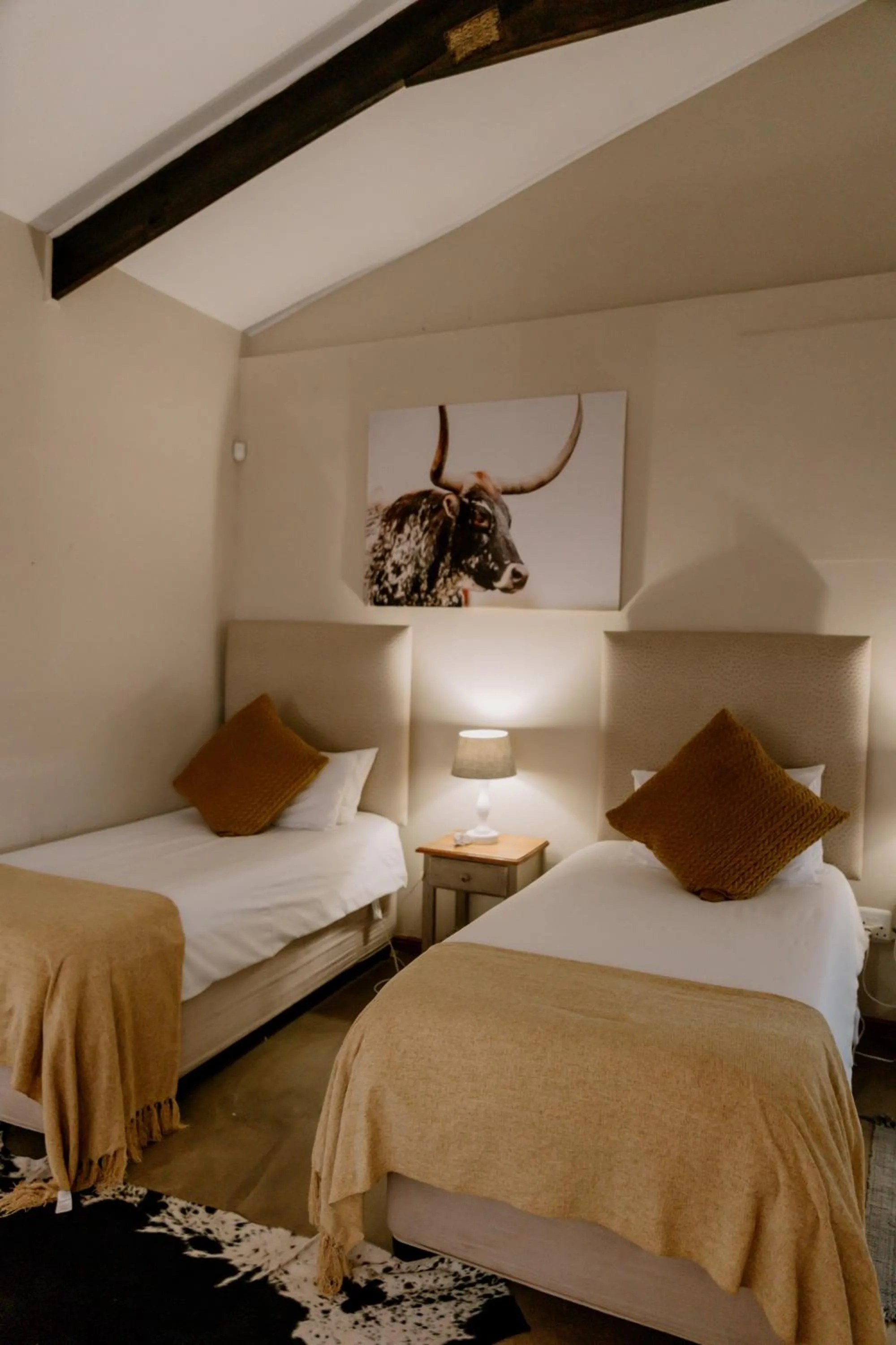 Bed in Chandelier Game Lodge