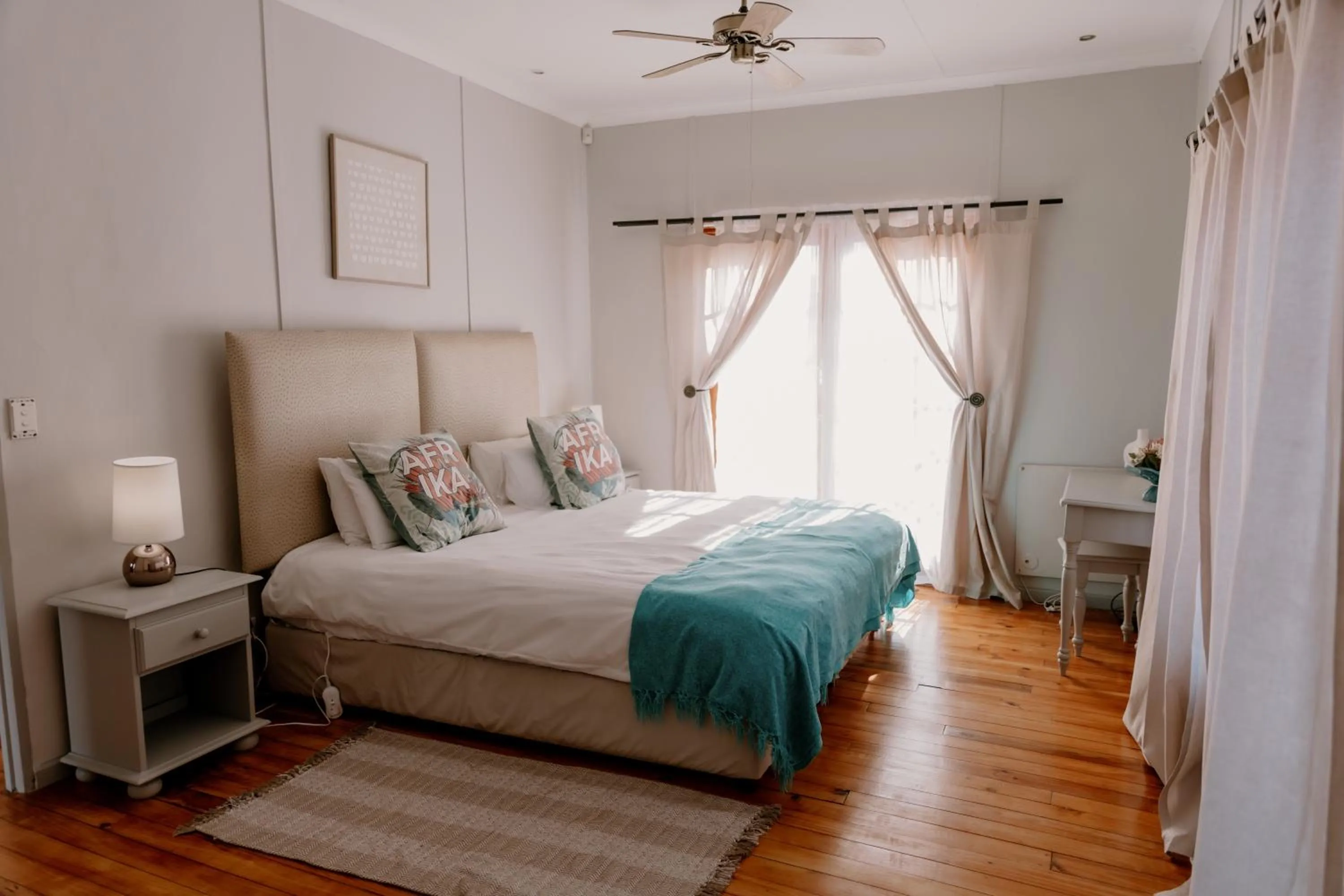 Bed in Chandelier Game Lodge