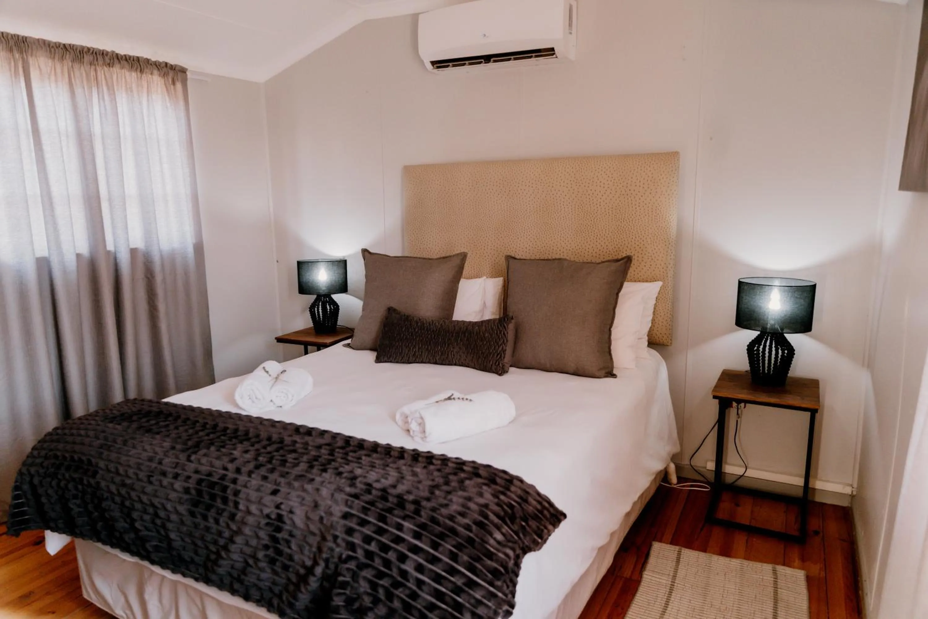 Bed in Chandelier Game Lodge