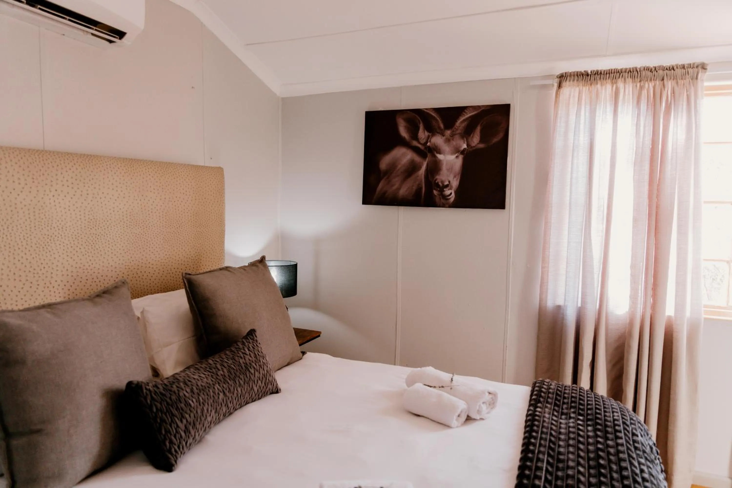 Bed in Chandelier Game Lodge