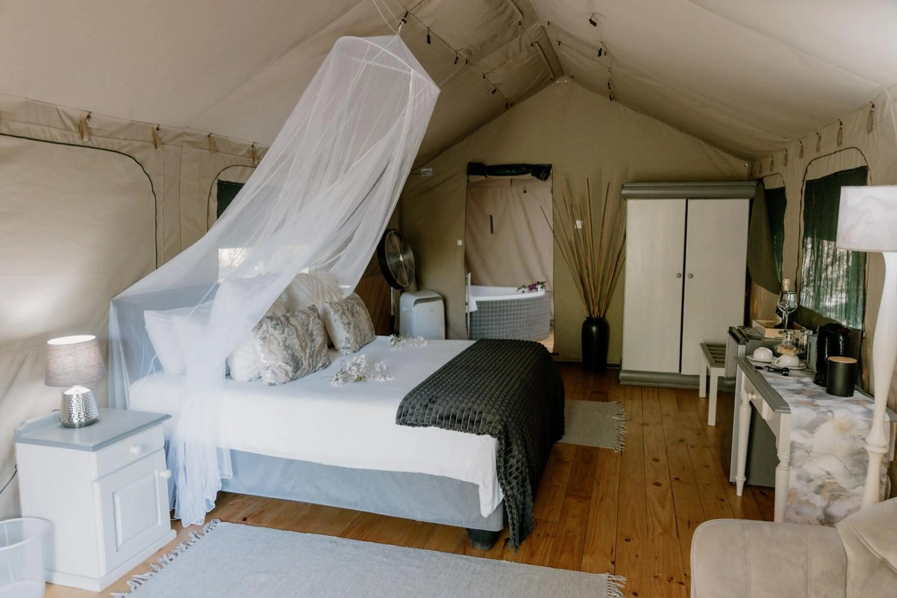 Bed in Chandelier Game Lodge