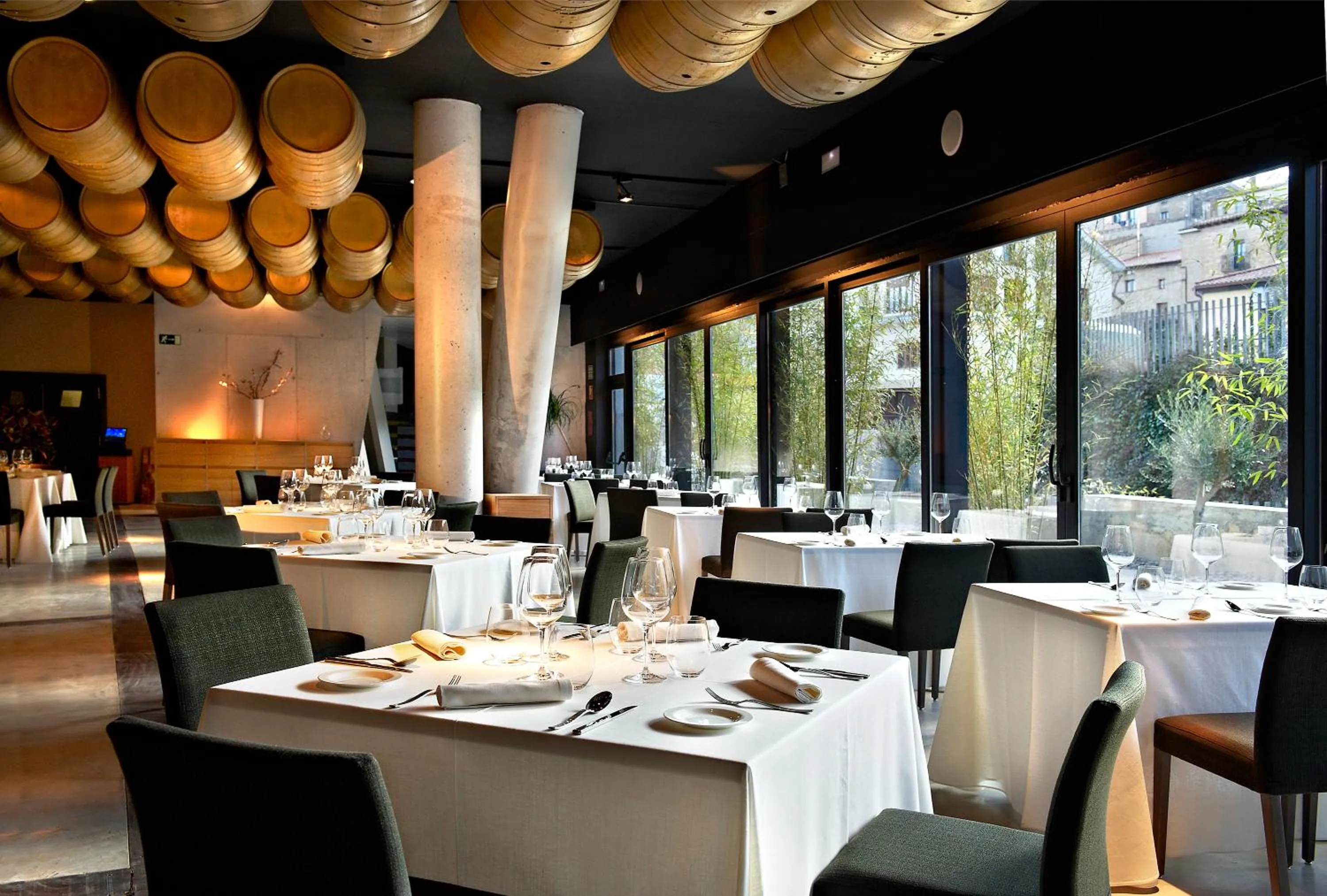 Restaurant/places to eat in Hotel Viura