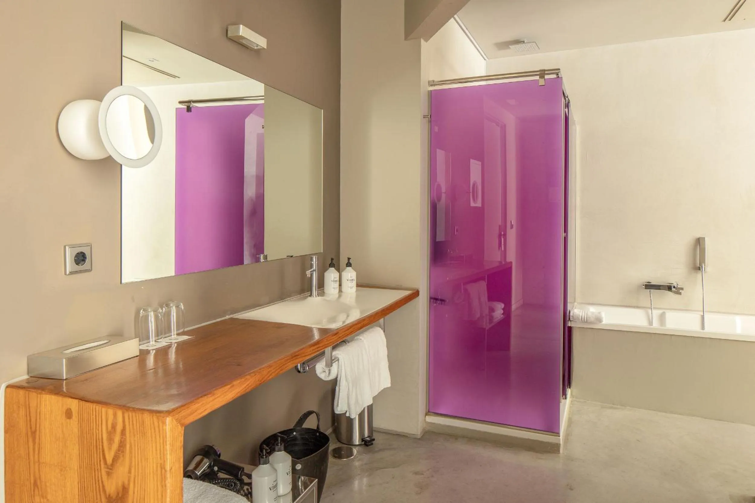 Bathroom in Hotel Viura